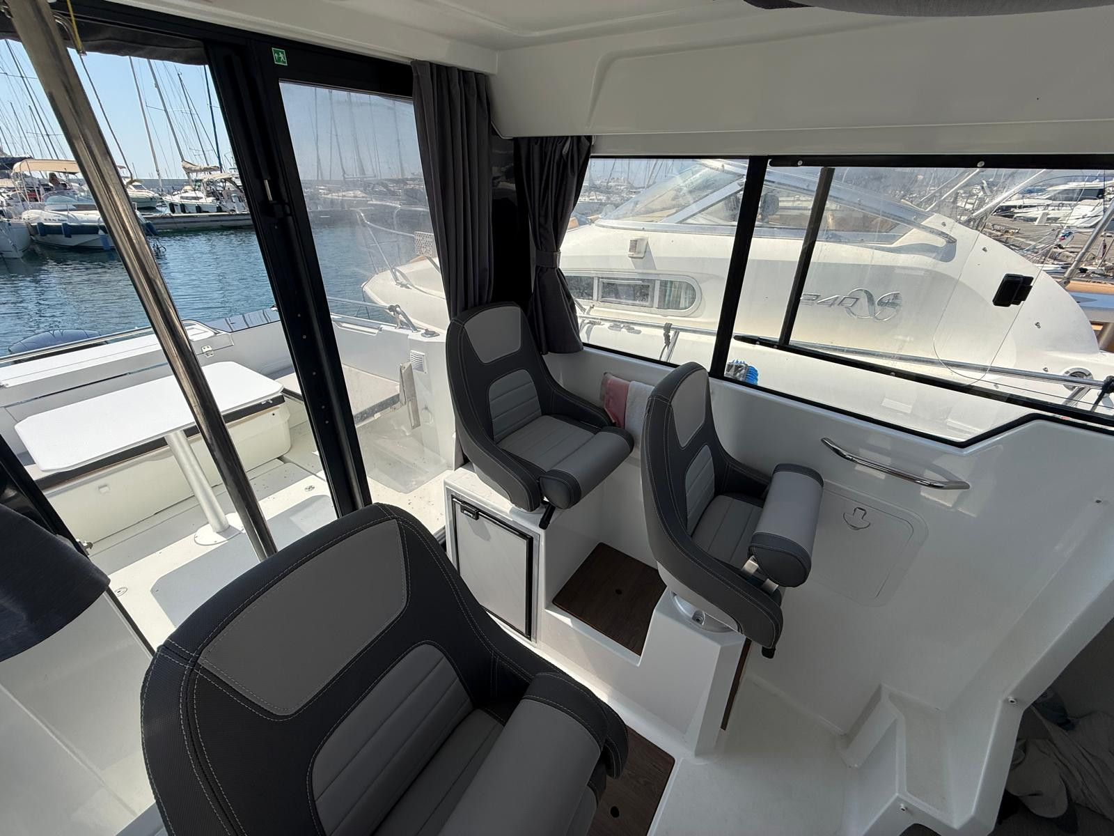 Picture 4 BENETEAU MERRY FISHER 695 SPORT S2