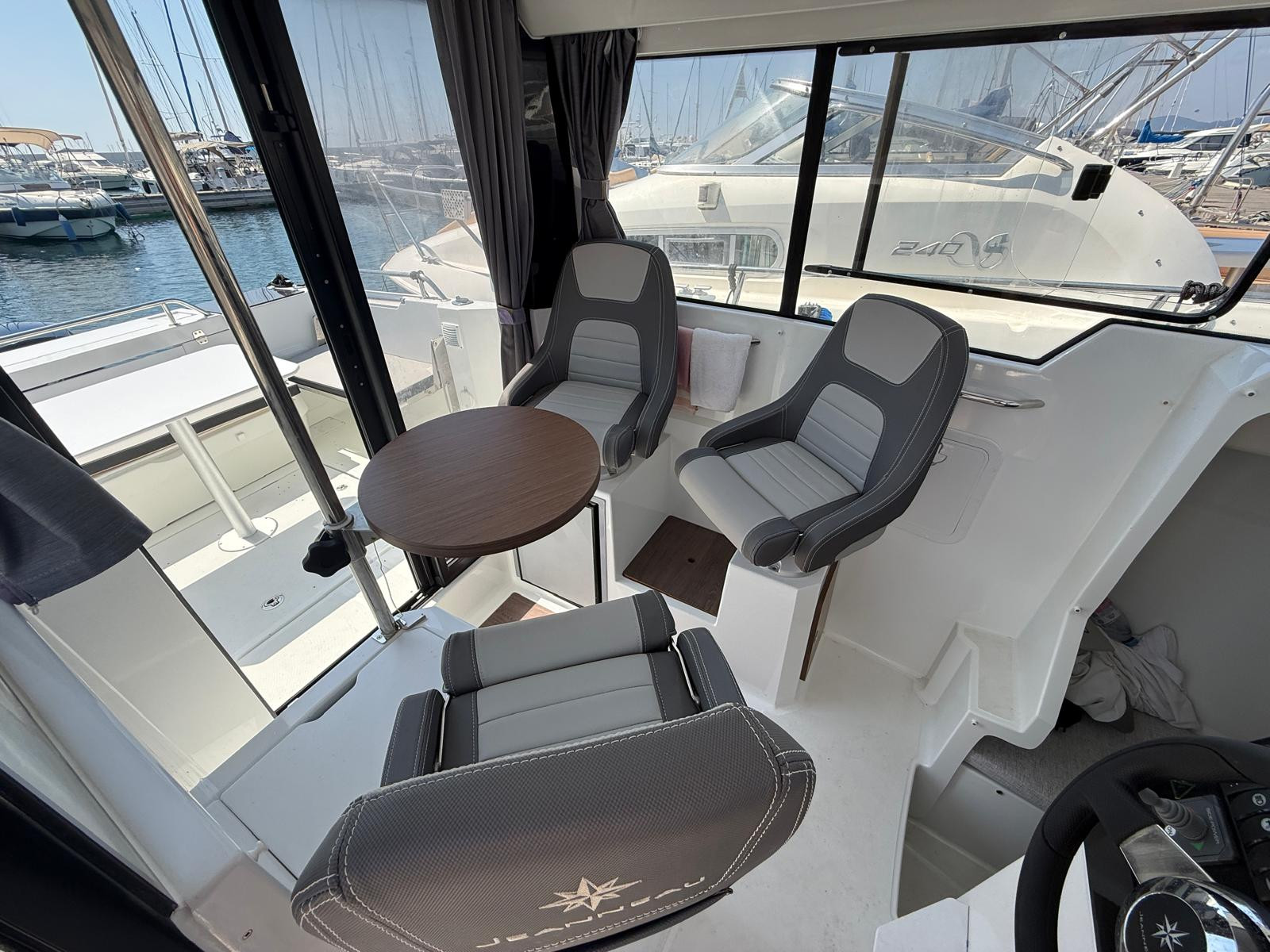 Picture 6 BENETEAU MERRY FISHER 695 SPORT S2