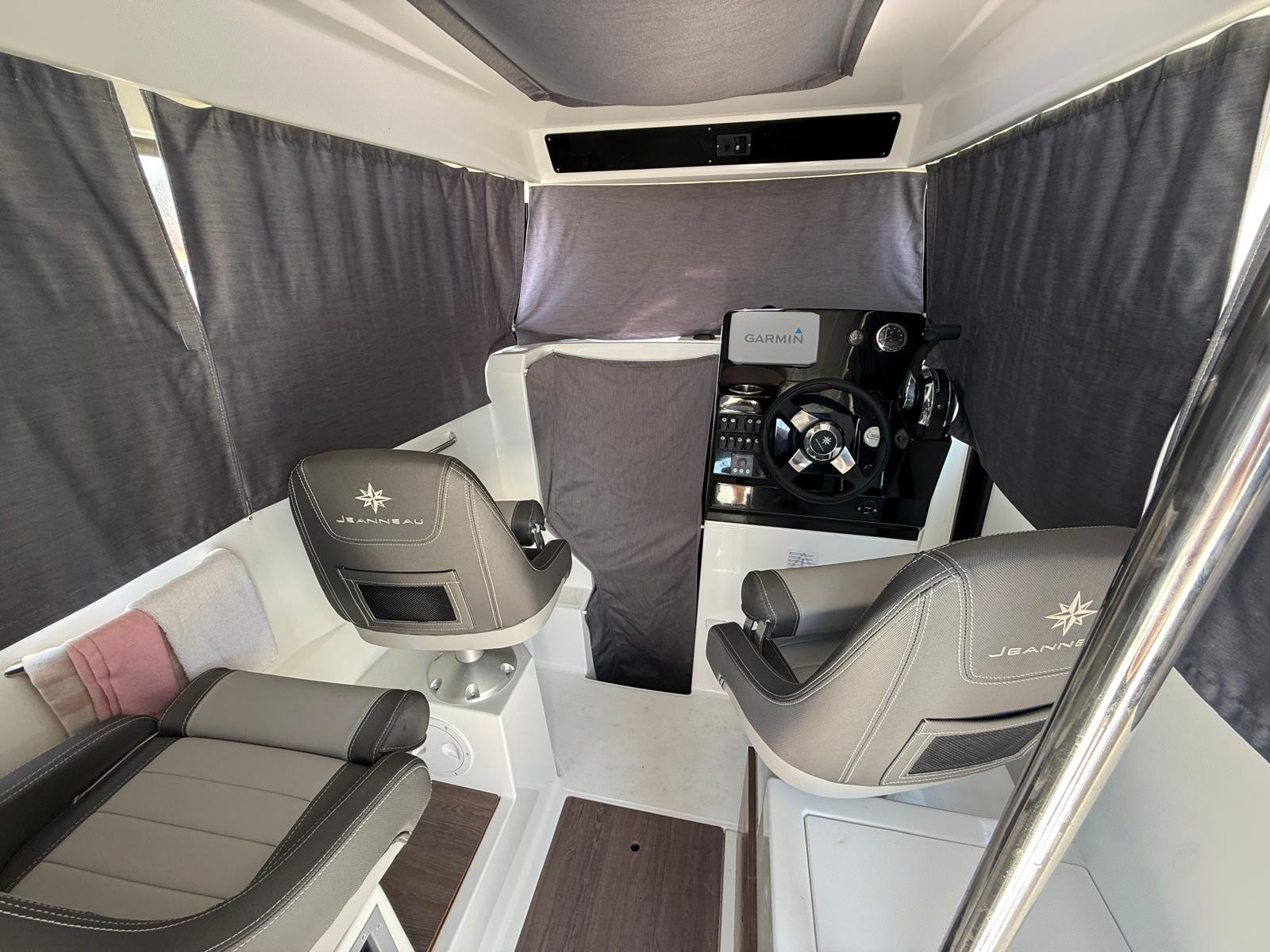 Picture 9 BENETEAU MERRY FISHER 695 SPORT S2