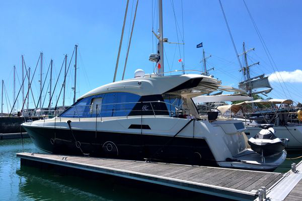 Background BENETEAU MONTE CARLO 5 S