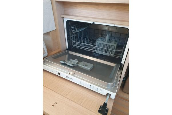 Picture 15 BENETEAU MONTE CARLO 5 S
