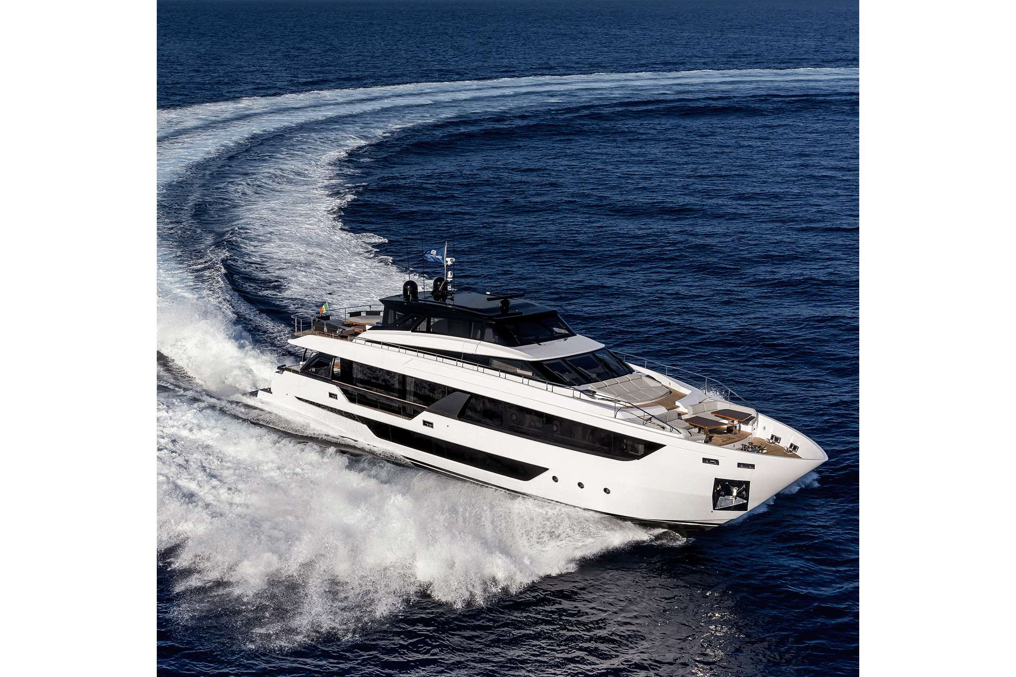 Picture 1 FERRETTI 1000 Skydeck