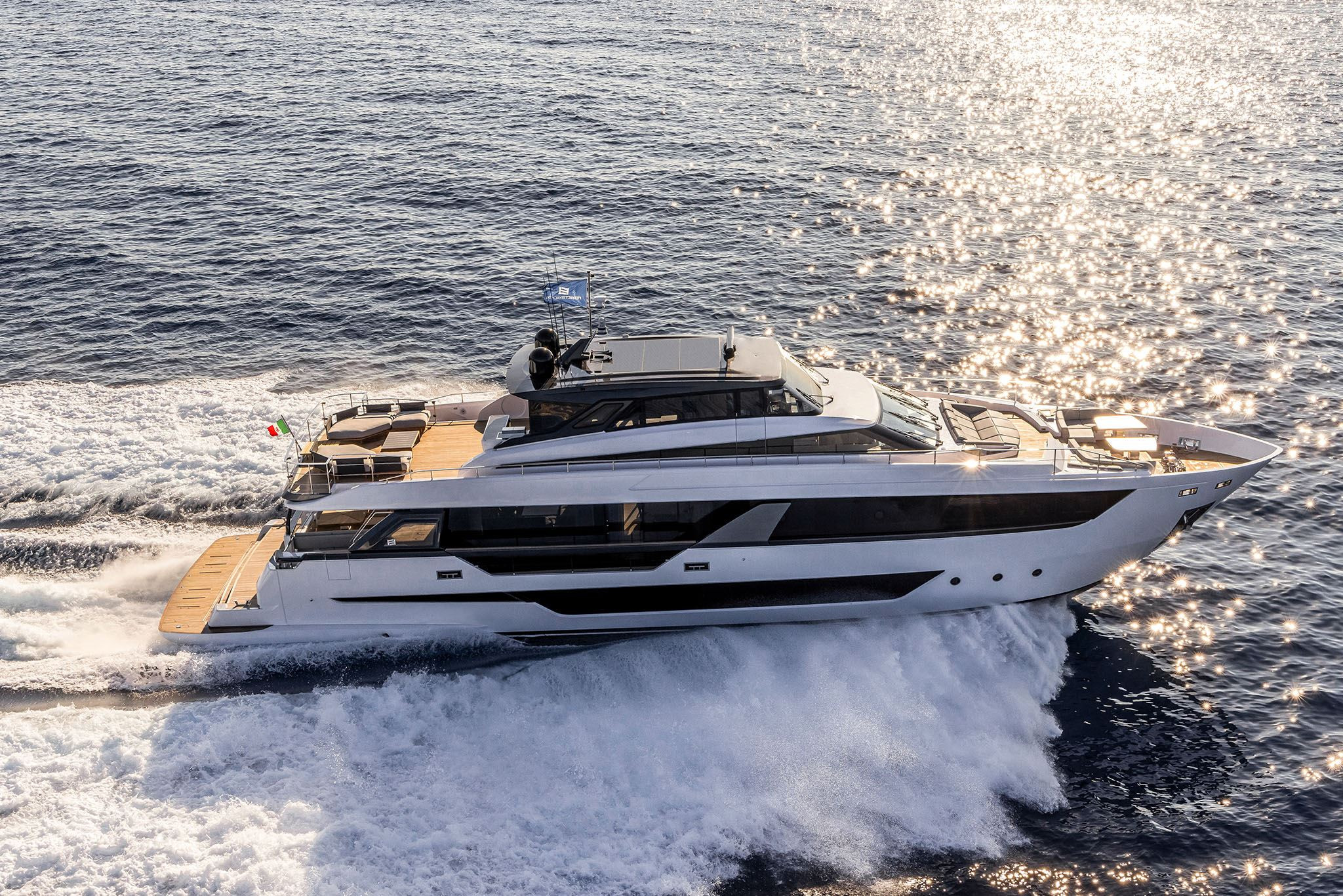 Picture 5 FERRETTI 1000 Skydeck