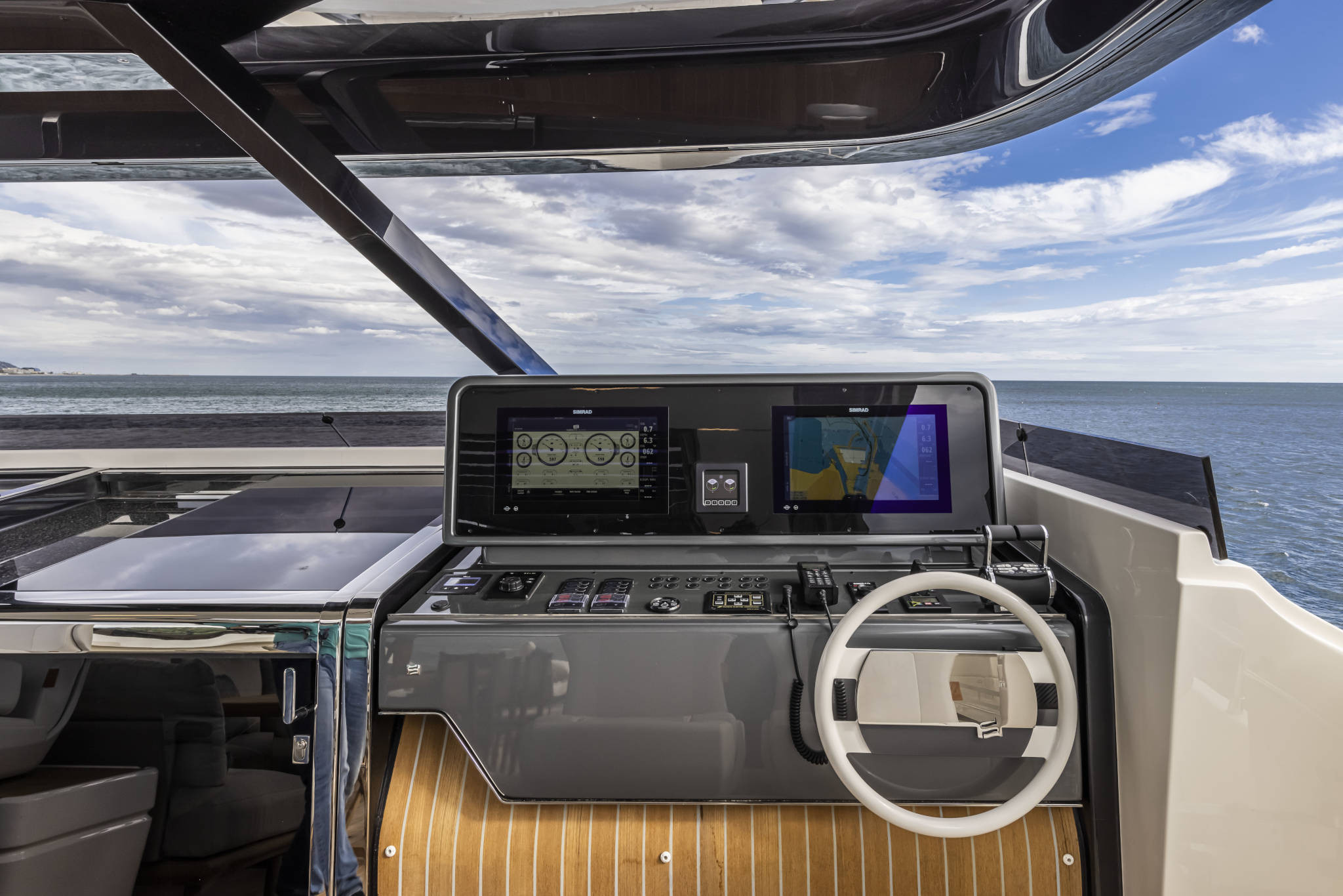 Picture 4 FERRETTI 1000