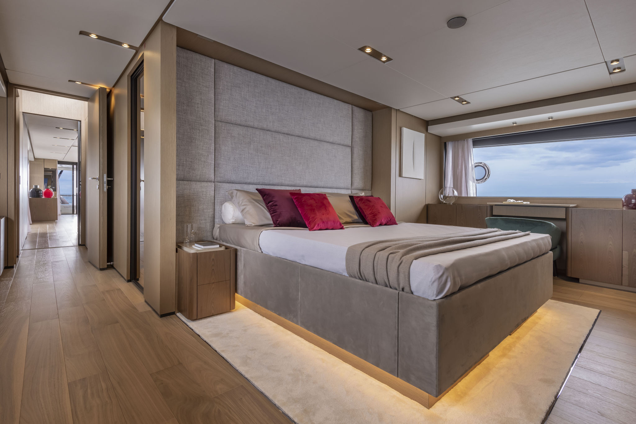Picture 5 FERRETTI 1000