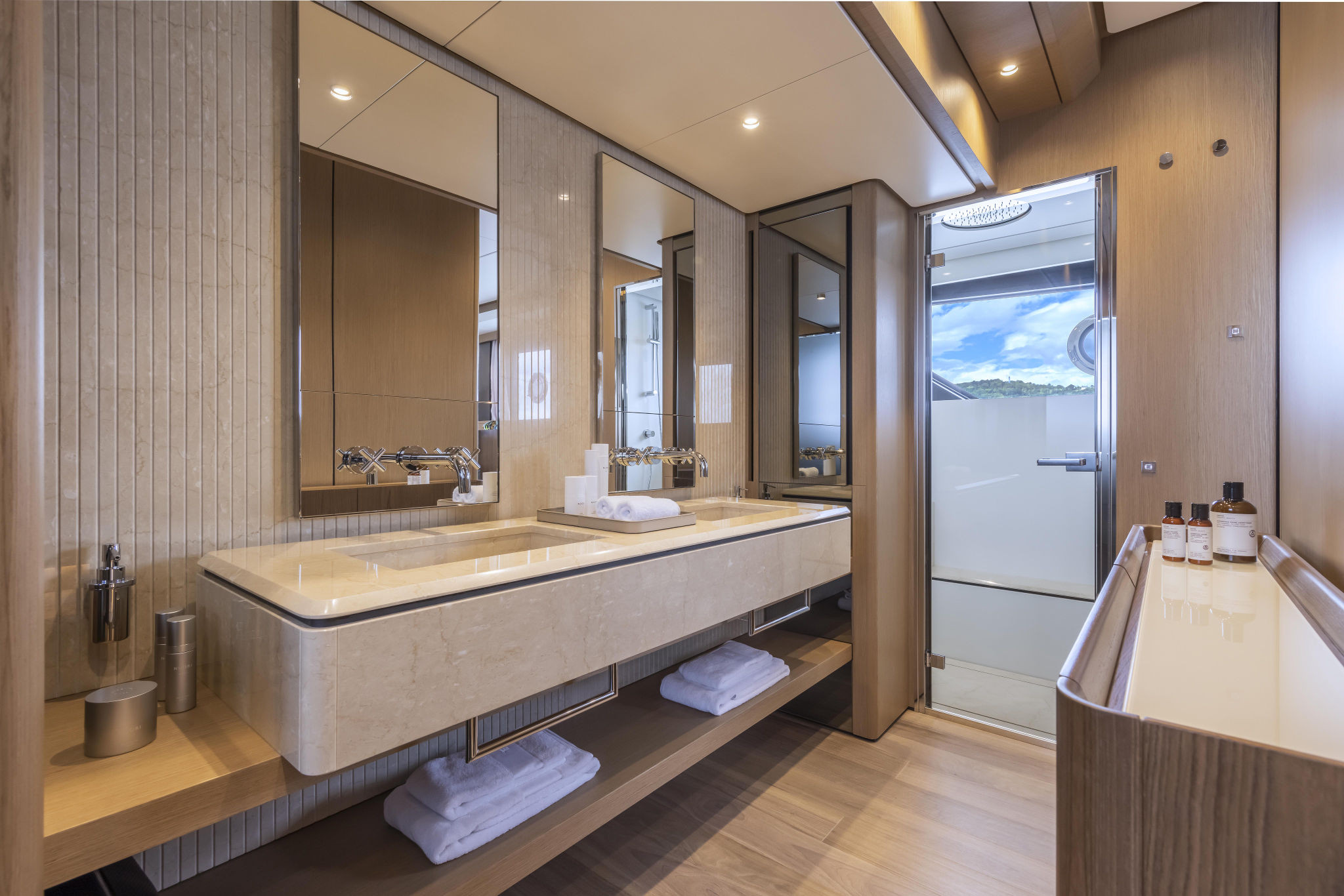 Picture 6 FERRETTI 1000