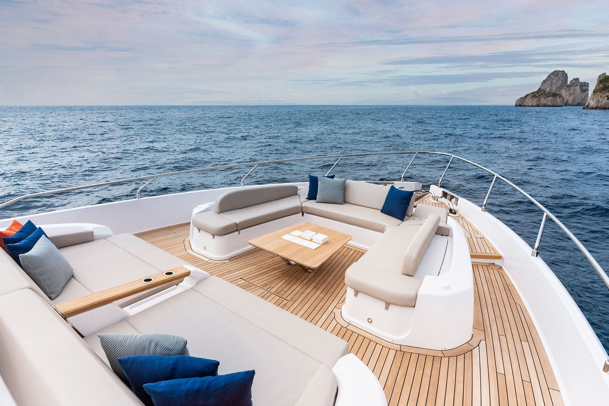 Picture 2 FERRETTI 860