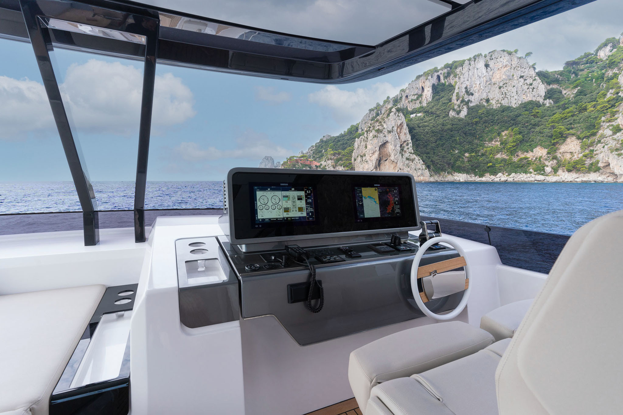 Picture 5 FERRETTI 860