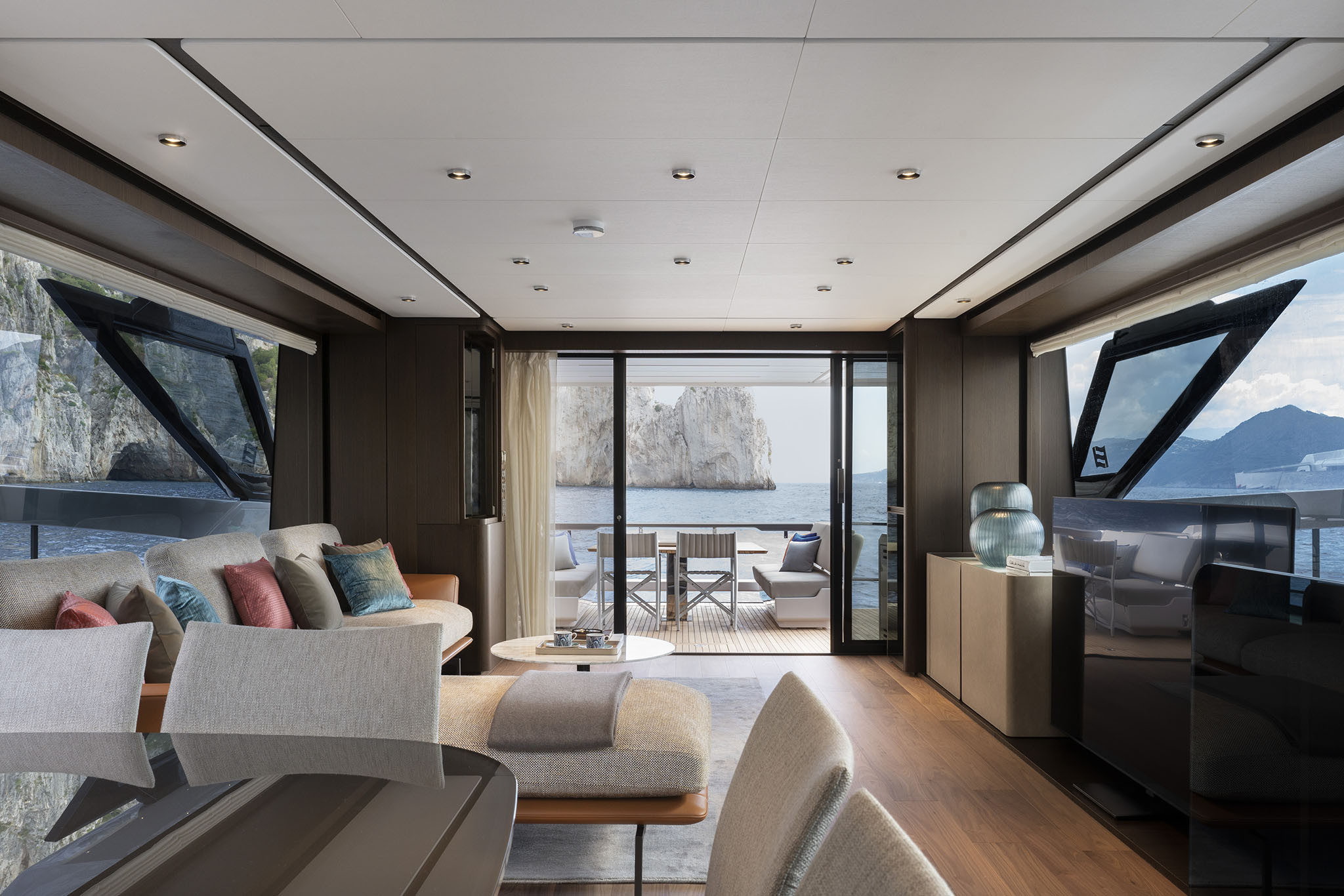 Picture 6 FERRETTI 860