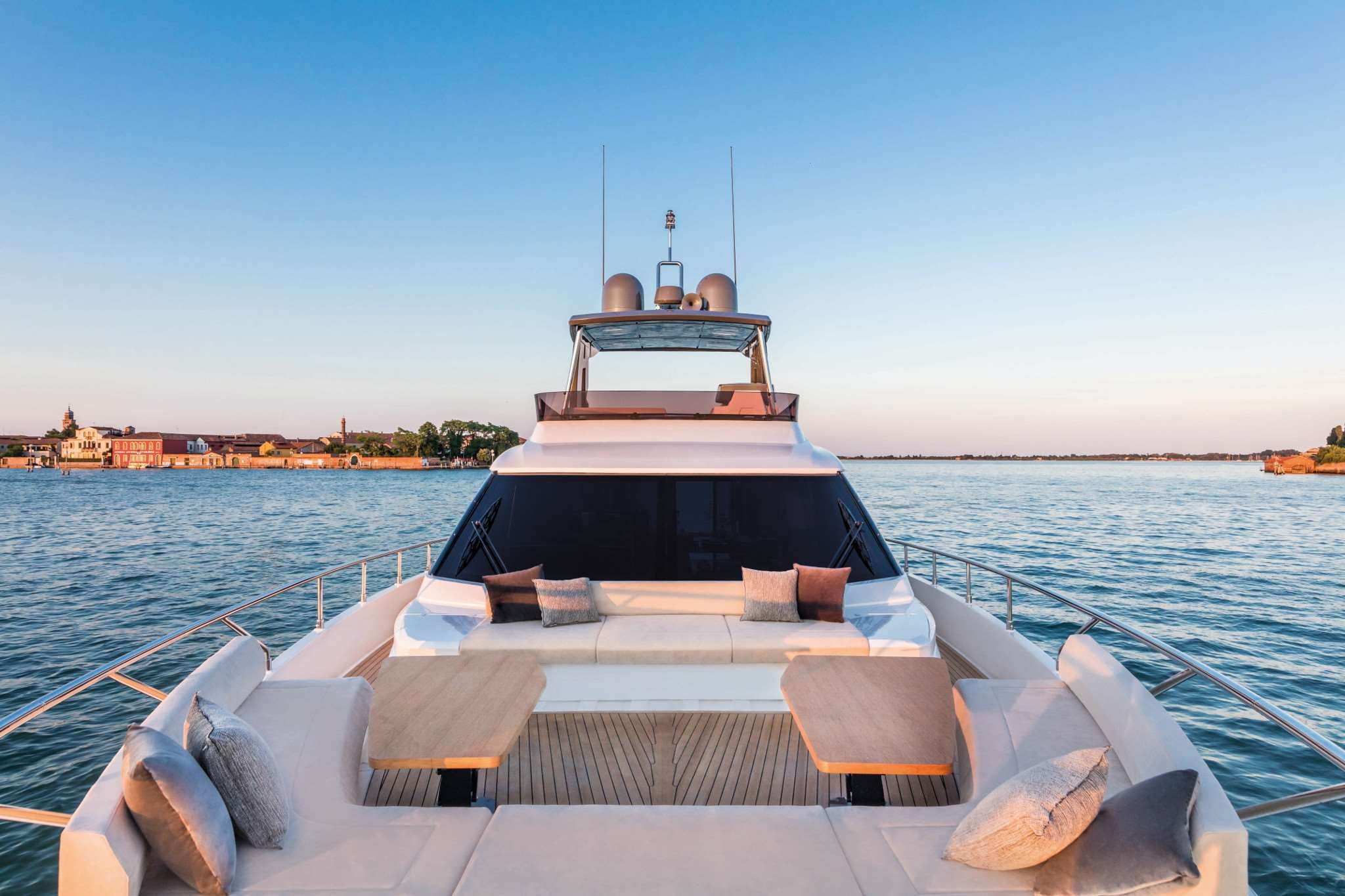 Picture 2 FERRETTI 670
