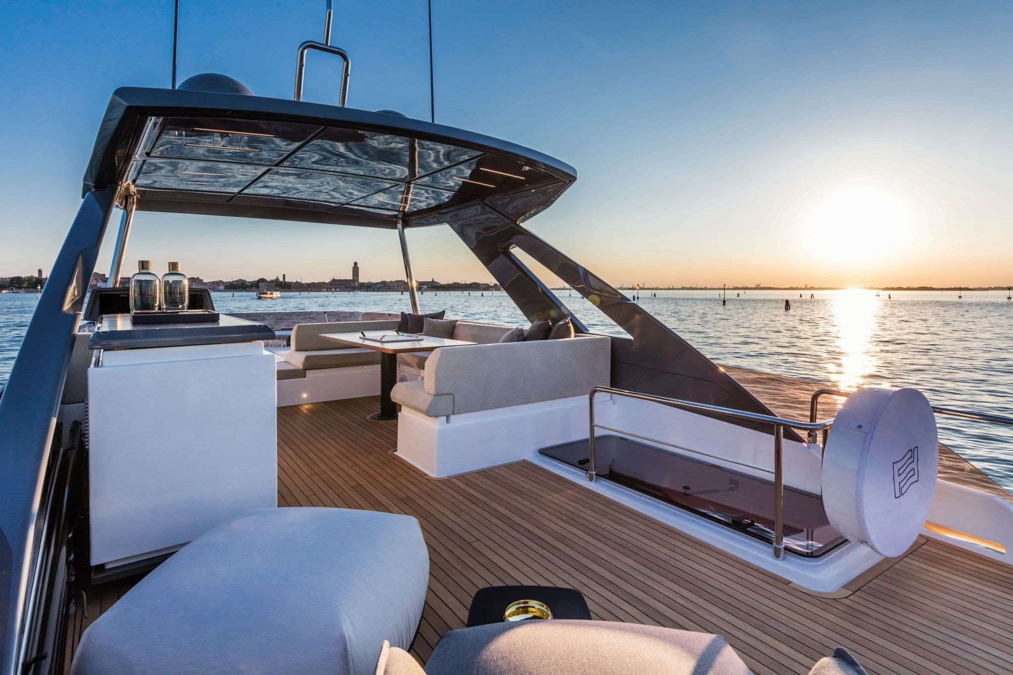 Picture 4 FERRETTI 670