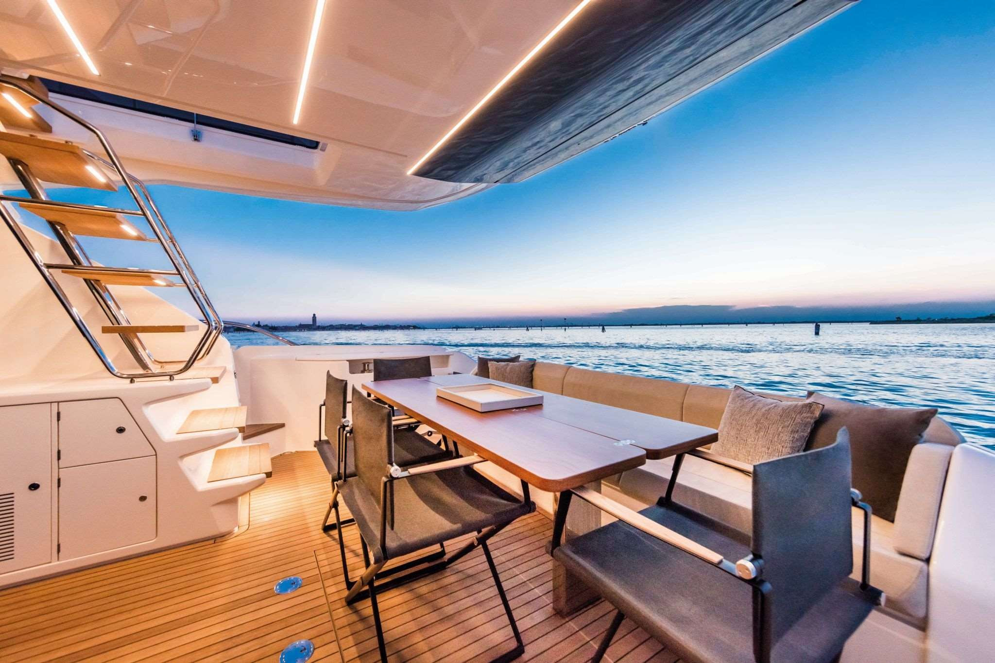 Picture 5 FERRETTI 670