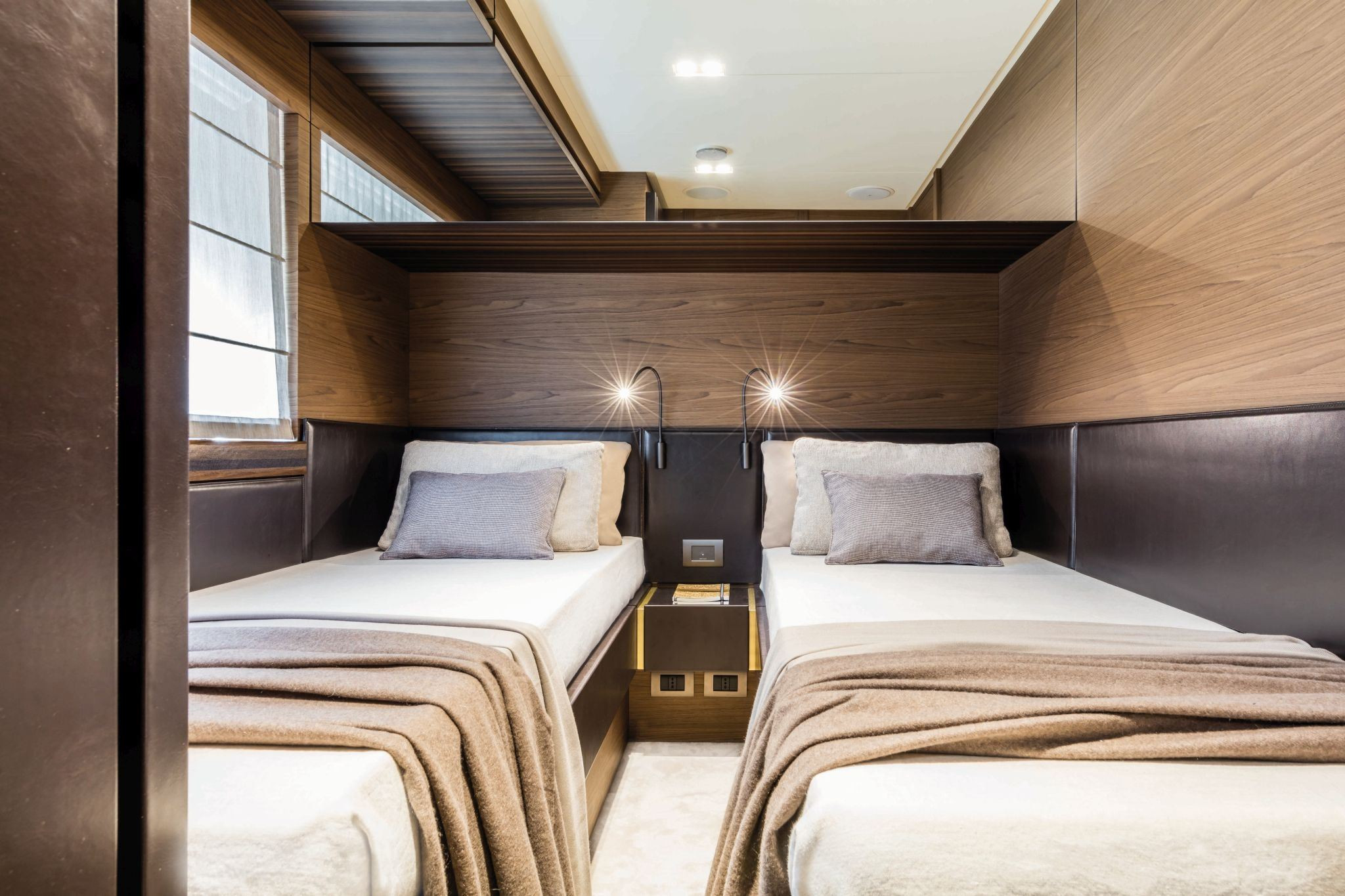 Picture 10 FERRETTI 670