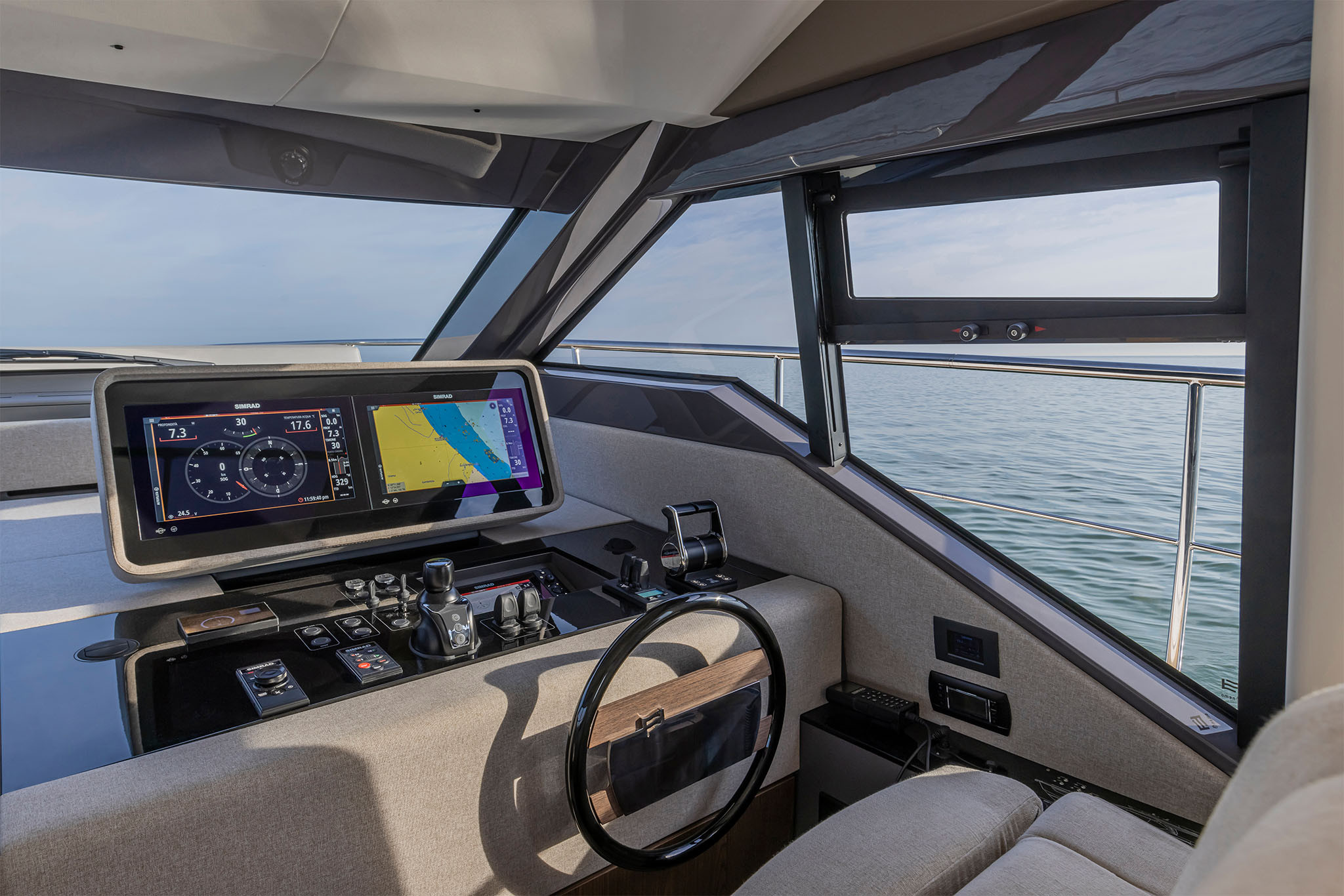 Picture 1 FERRETTI 580