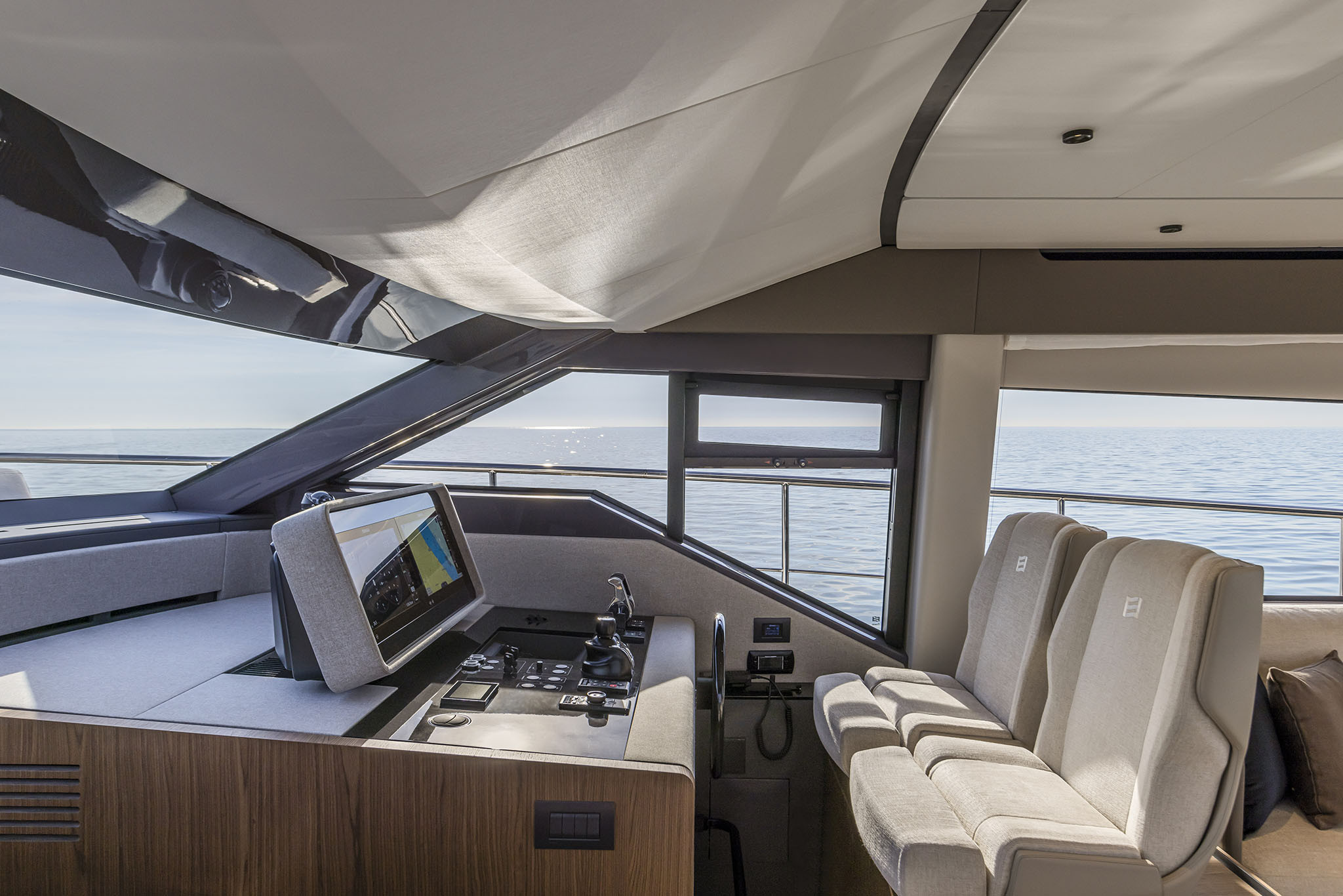 Picture 2 FERRETTI 580