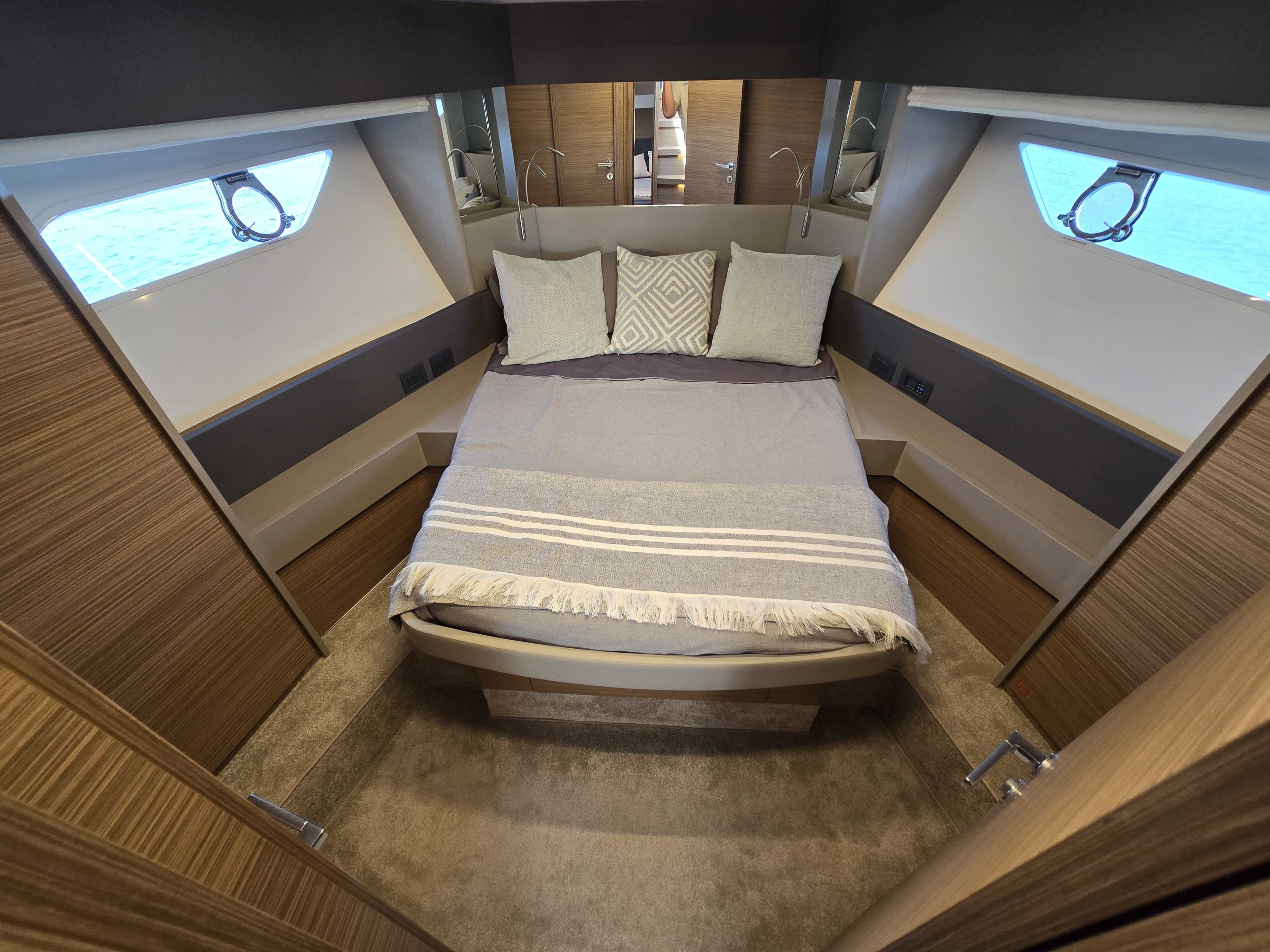 Picture 5 FERRETTI 450