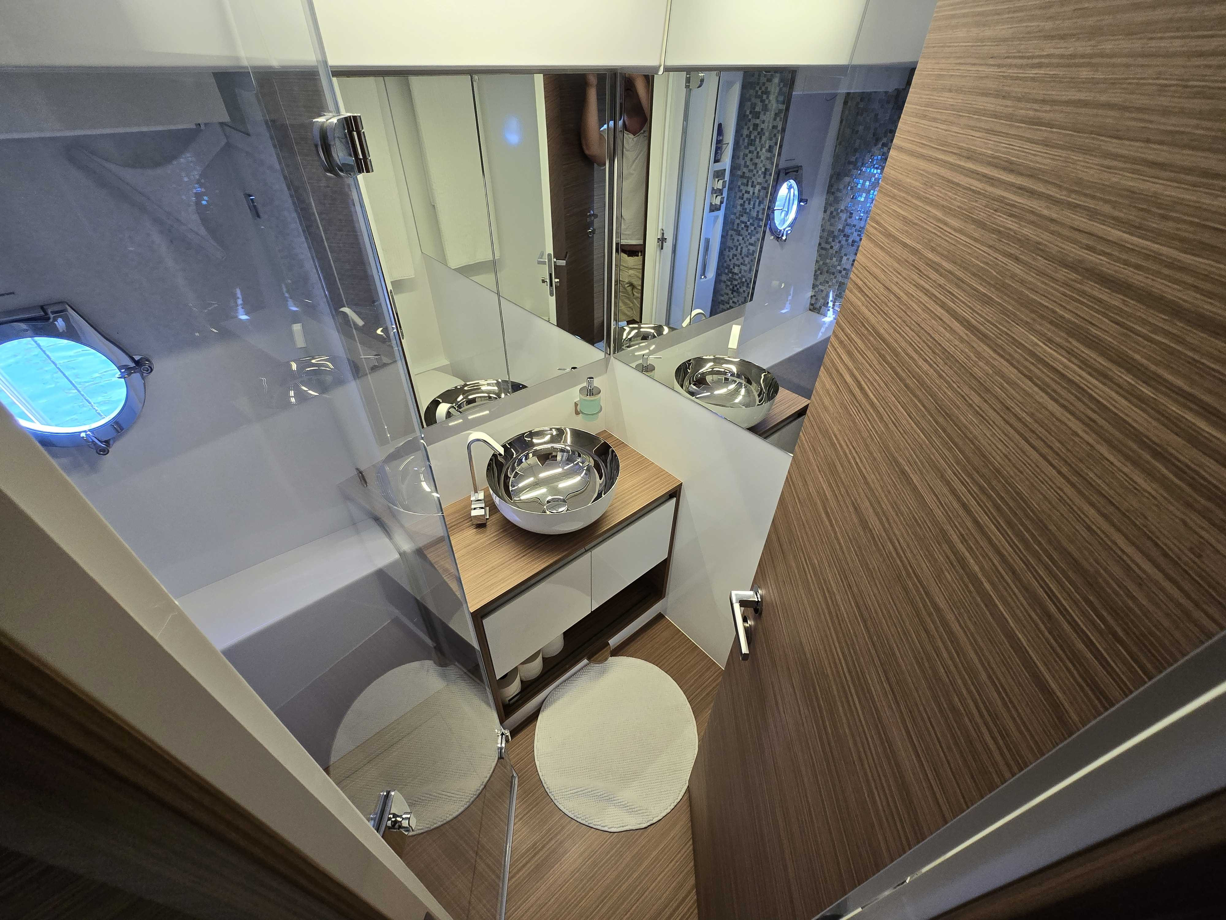 Picture 8 FERRETTI 450