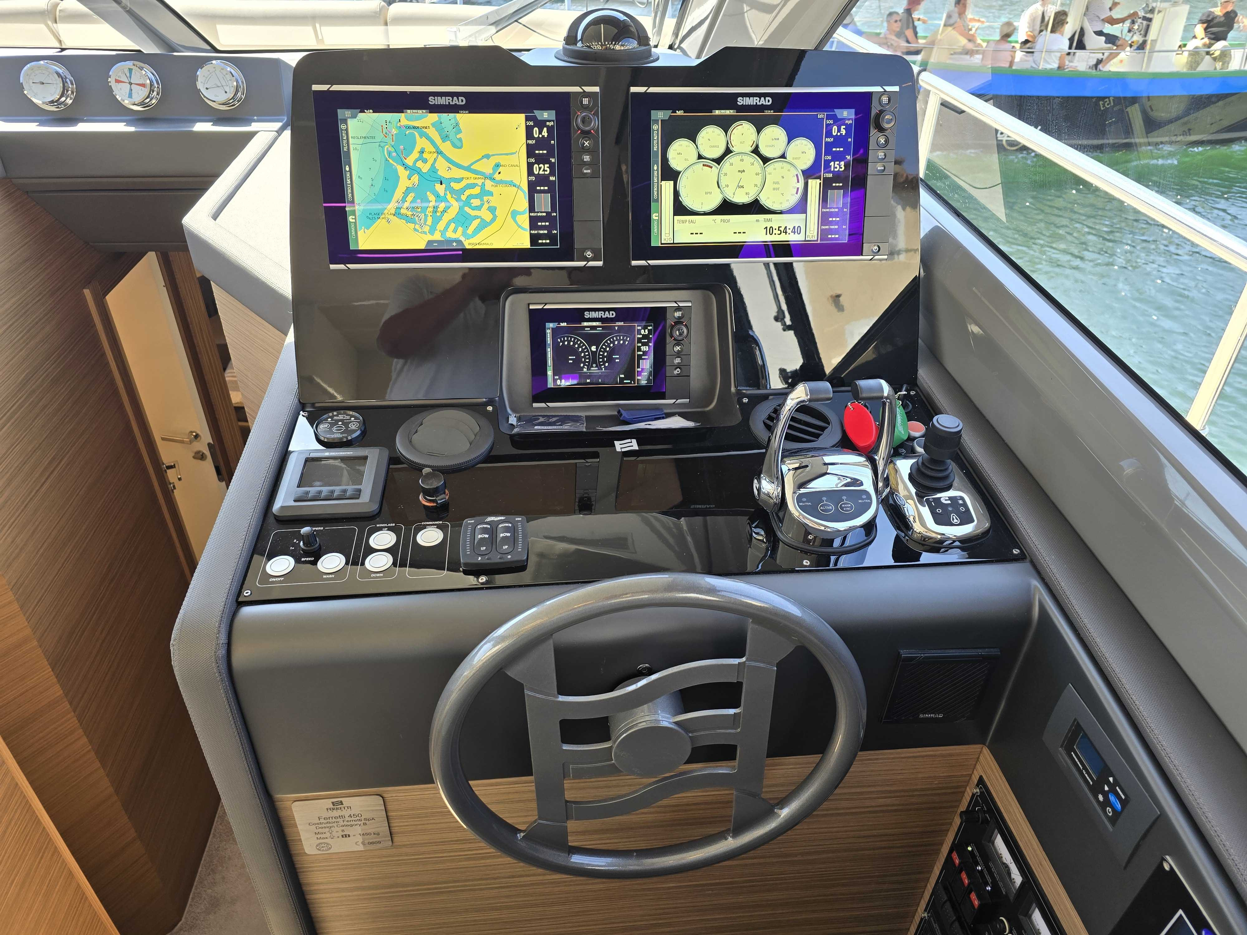 Picture 10 FERRETTI 450
