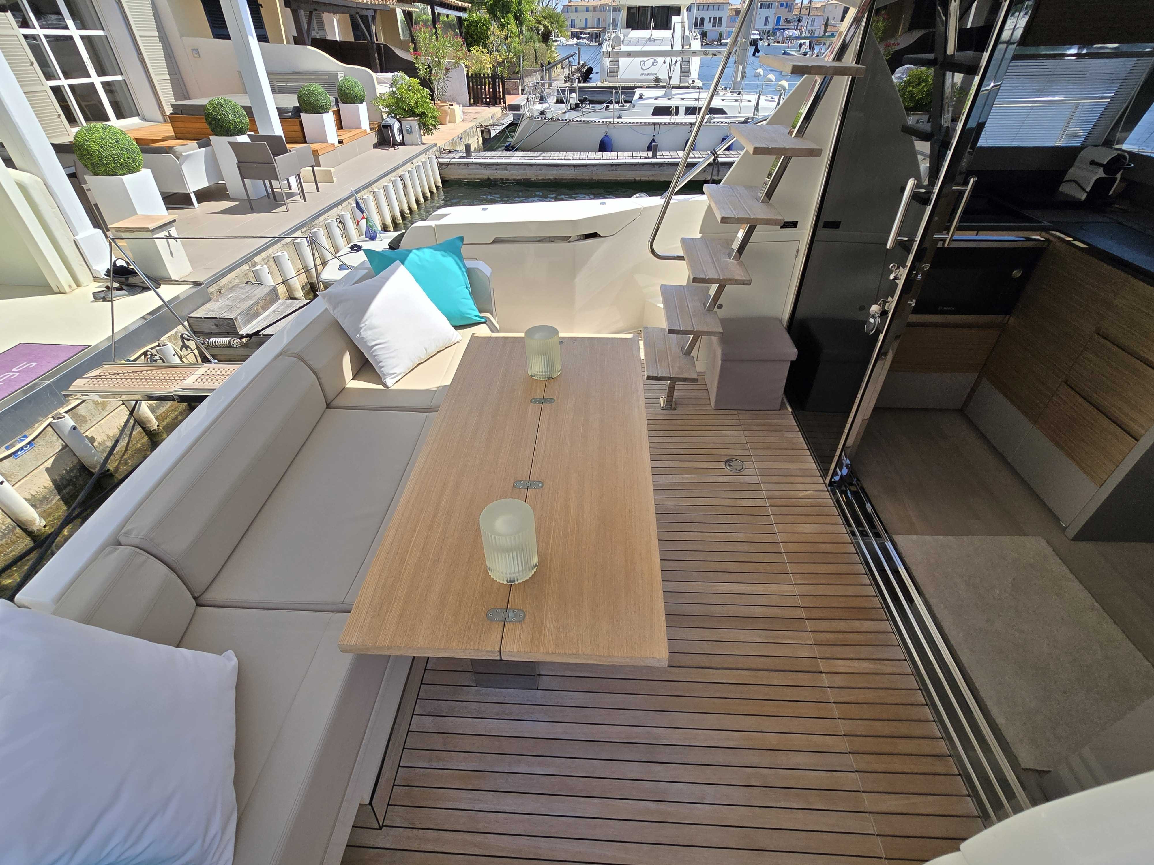 Picture 16 FERRETTI 450