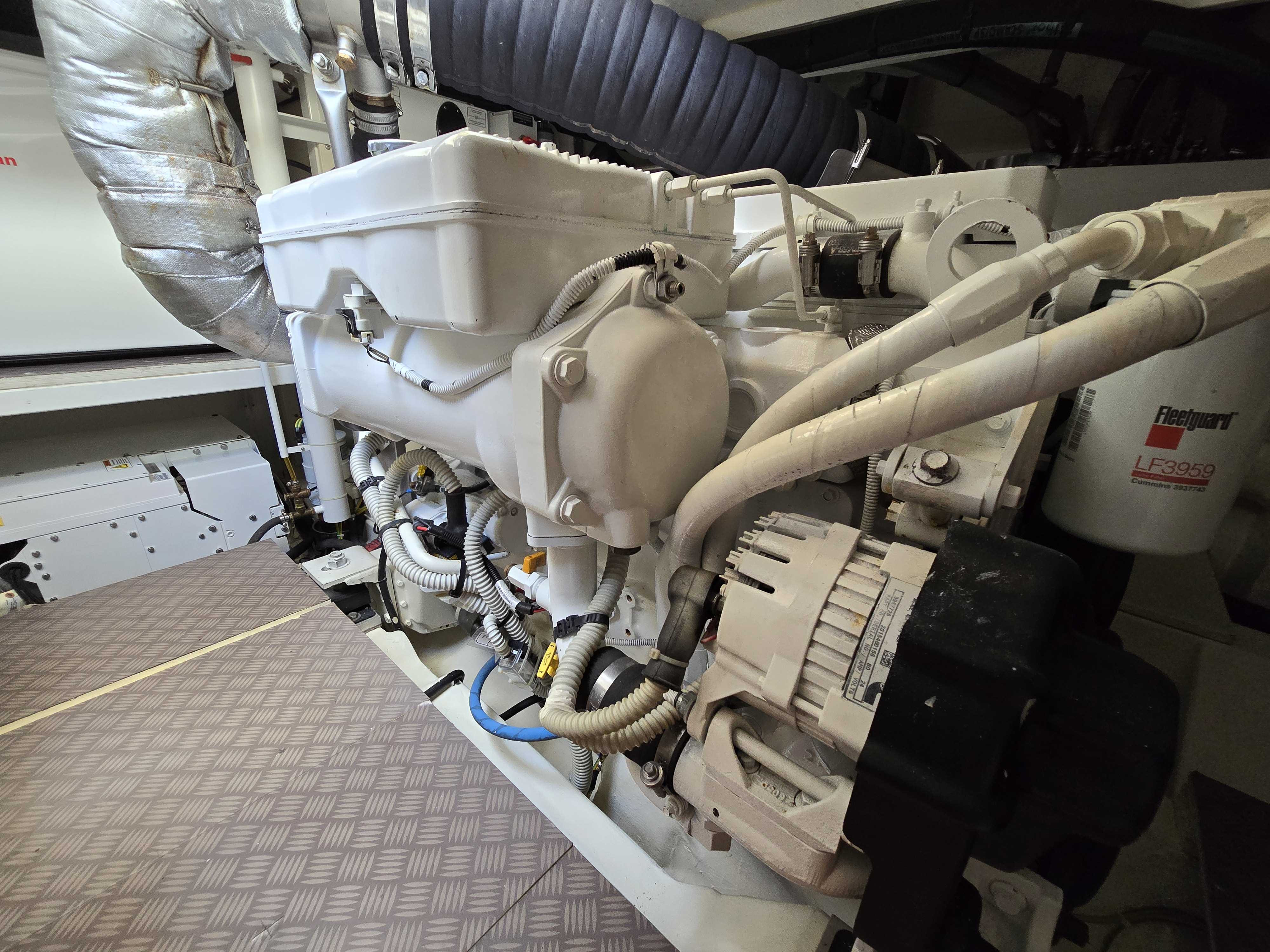 Picture 19 FERRETTI 450