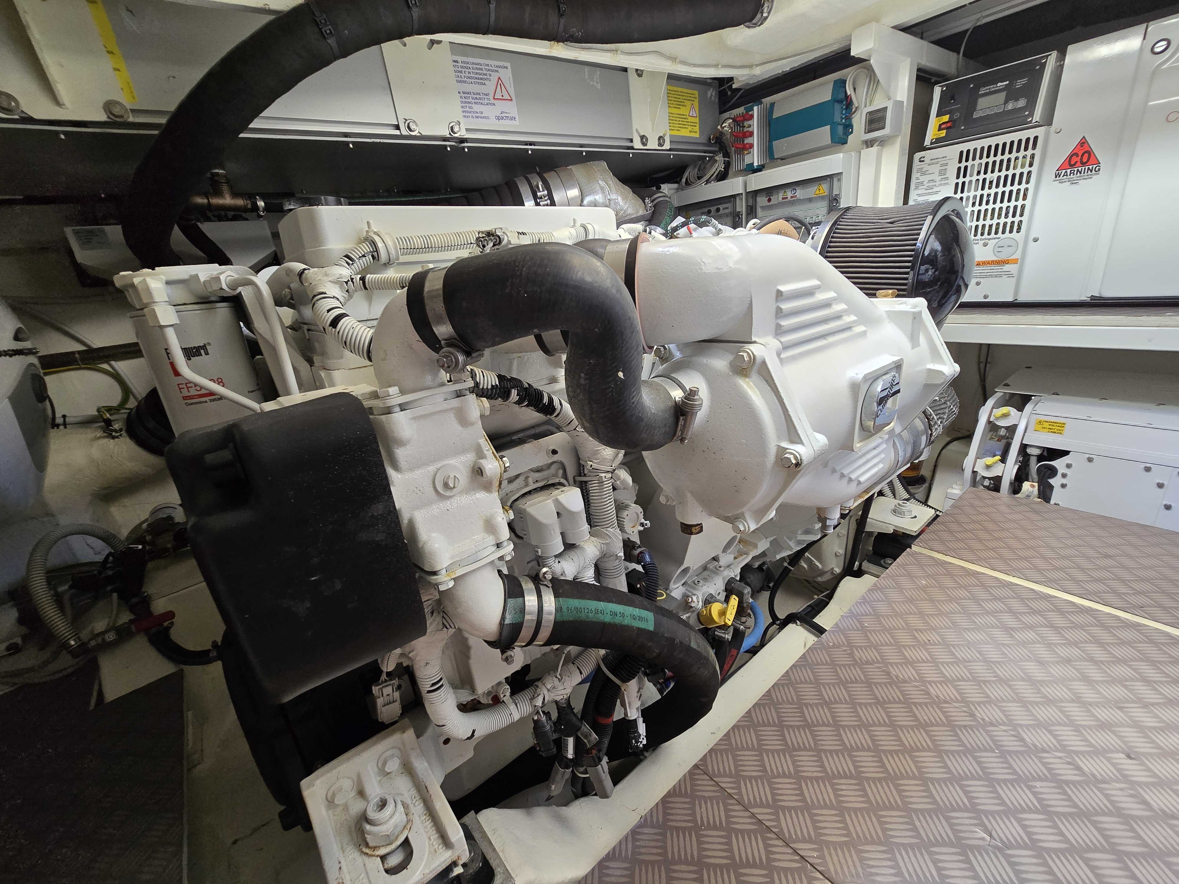 Picture 20 FERRETTI 450