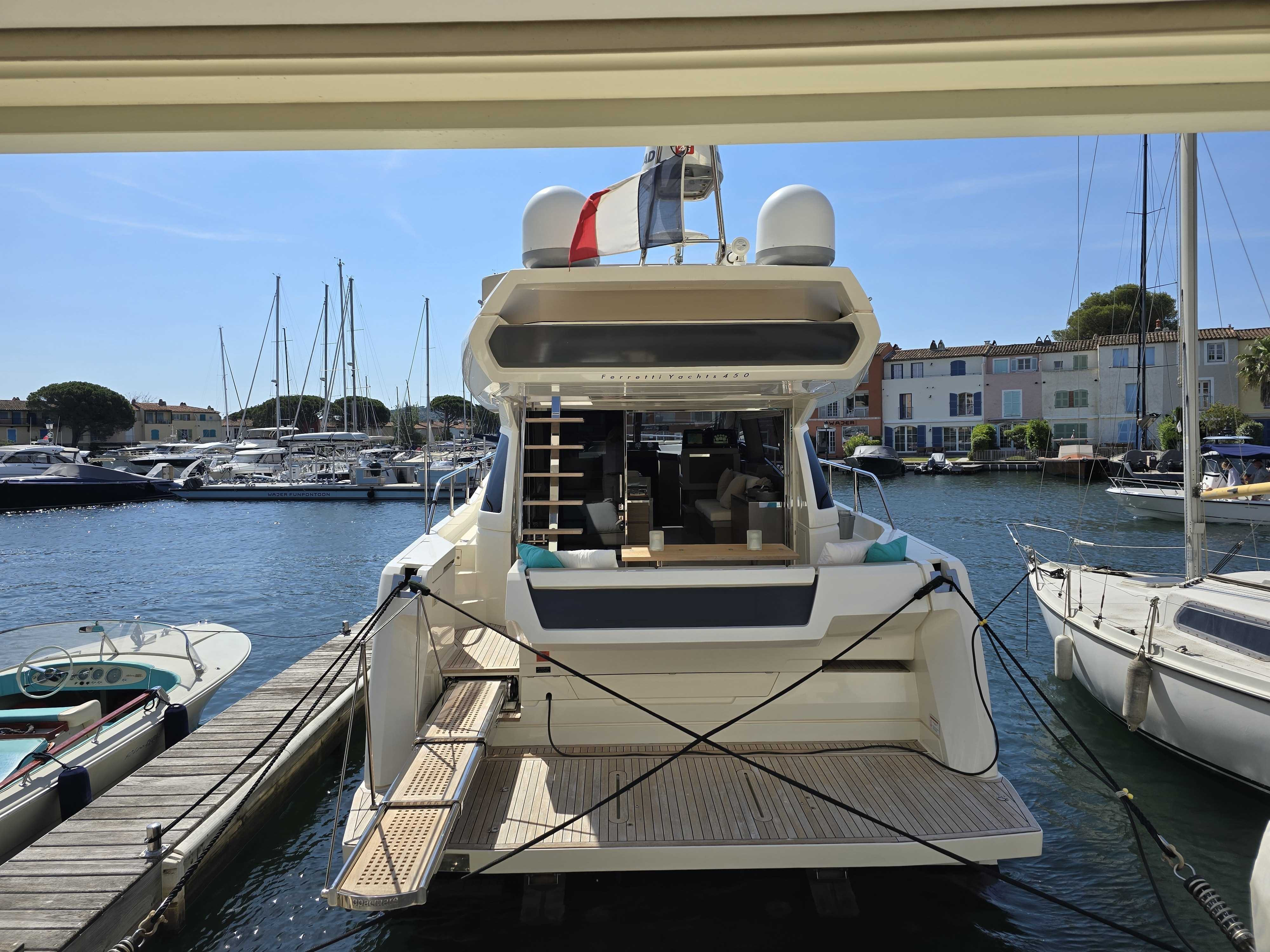 Picture 24 FERRETTI 450