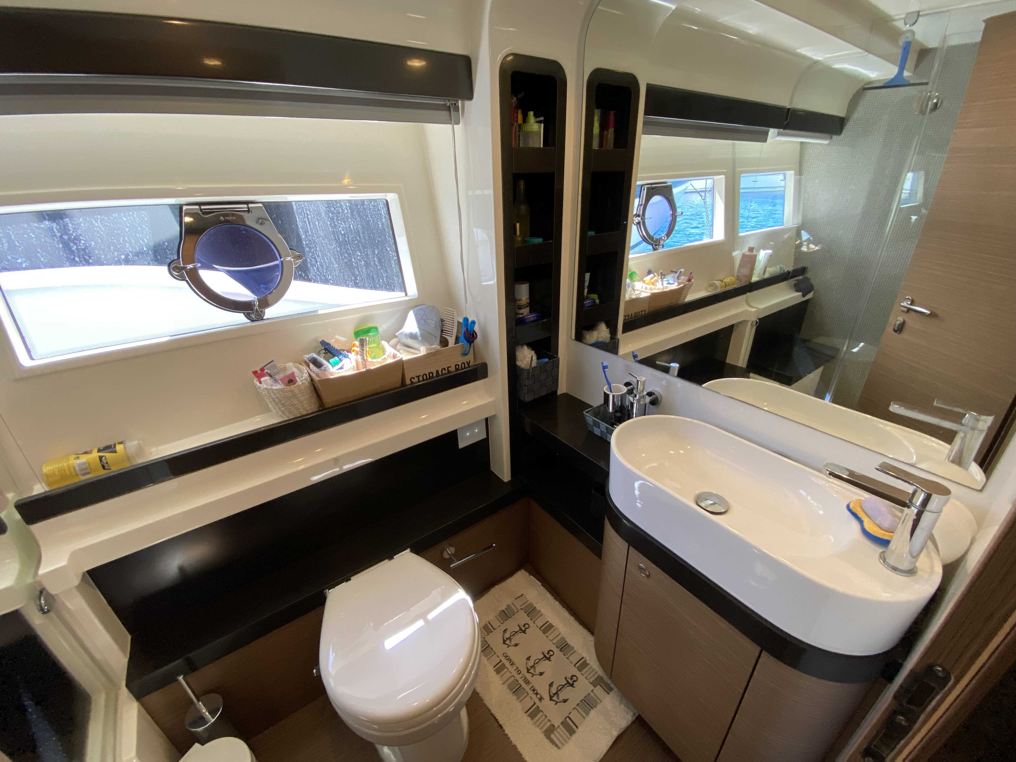 Picture 8 FERRETTI 550