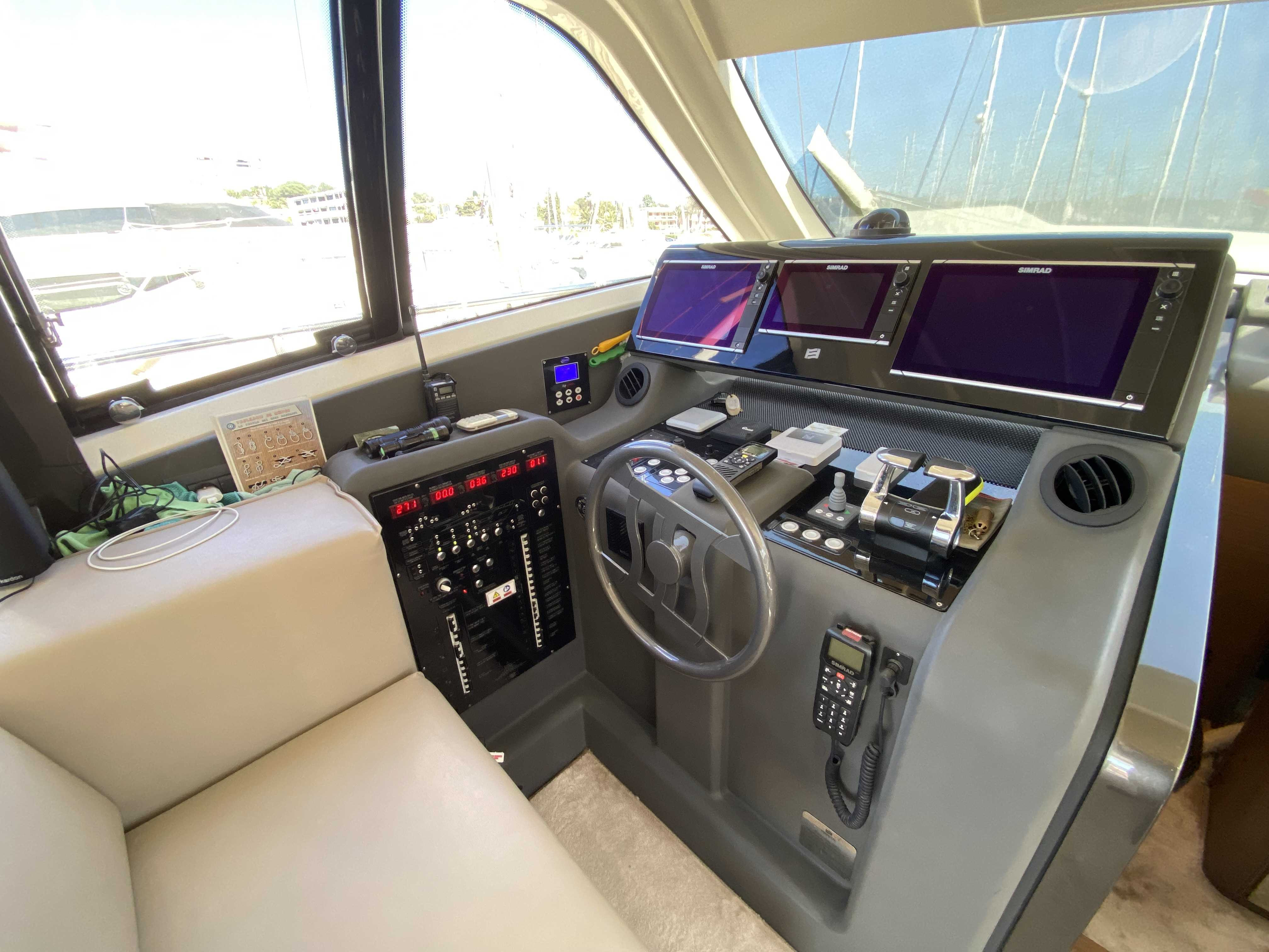 Picture 12 FERRETTI 550