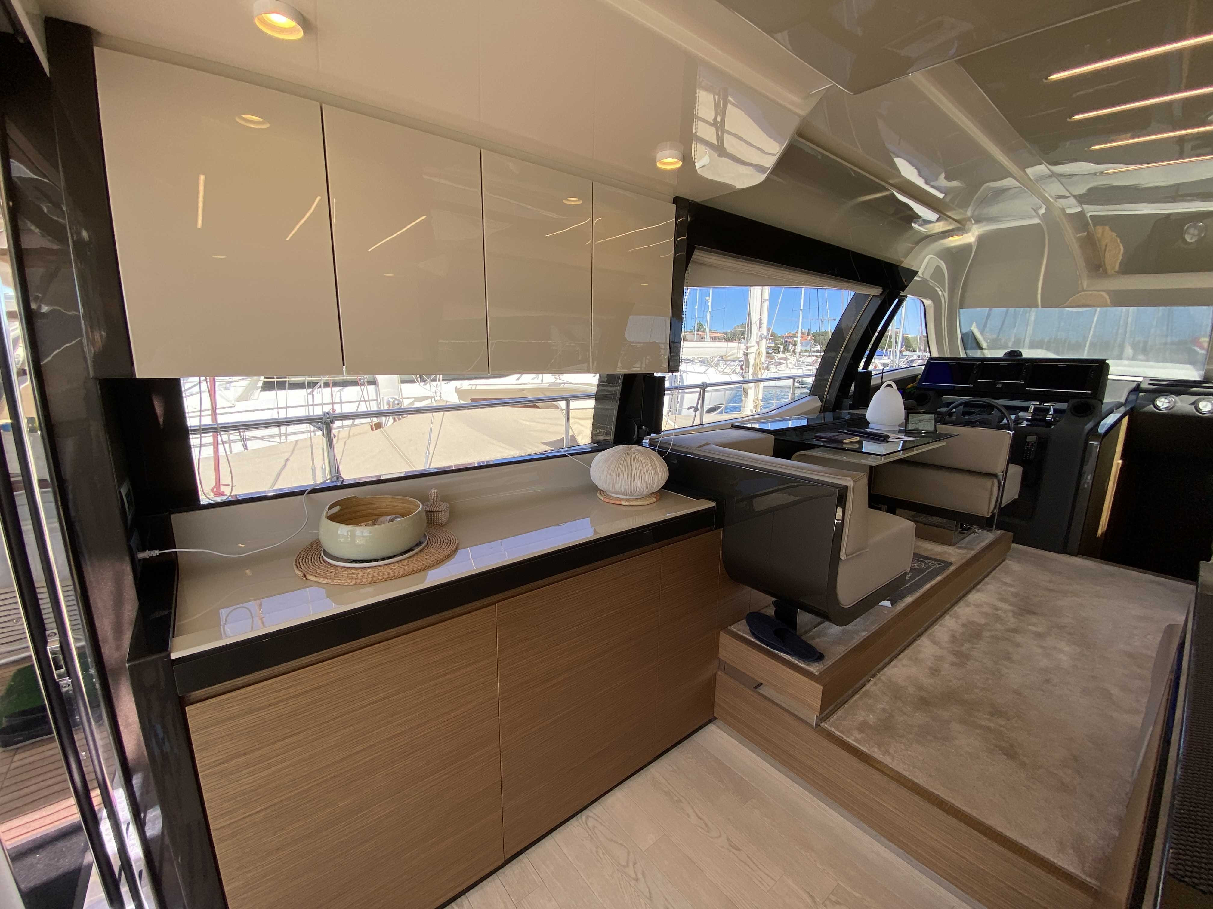 Picture 14 FERRETTI 550
