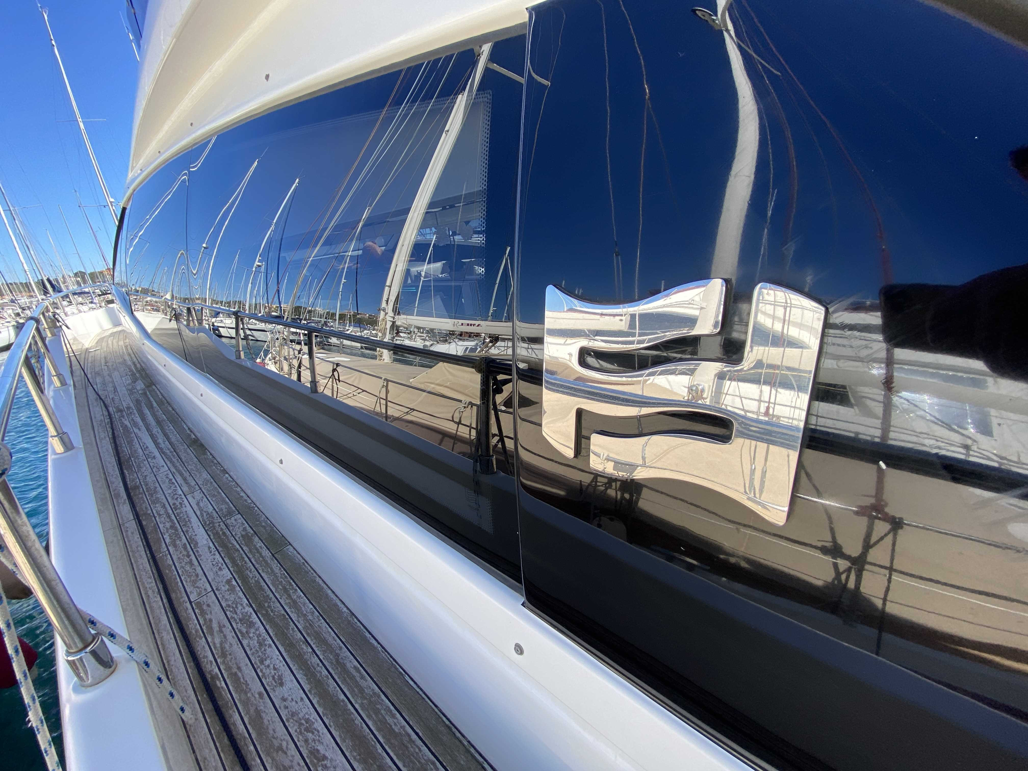 Picture 16 FERRETTI 550