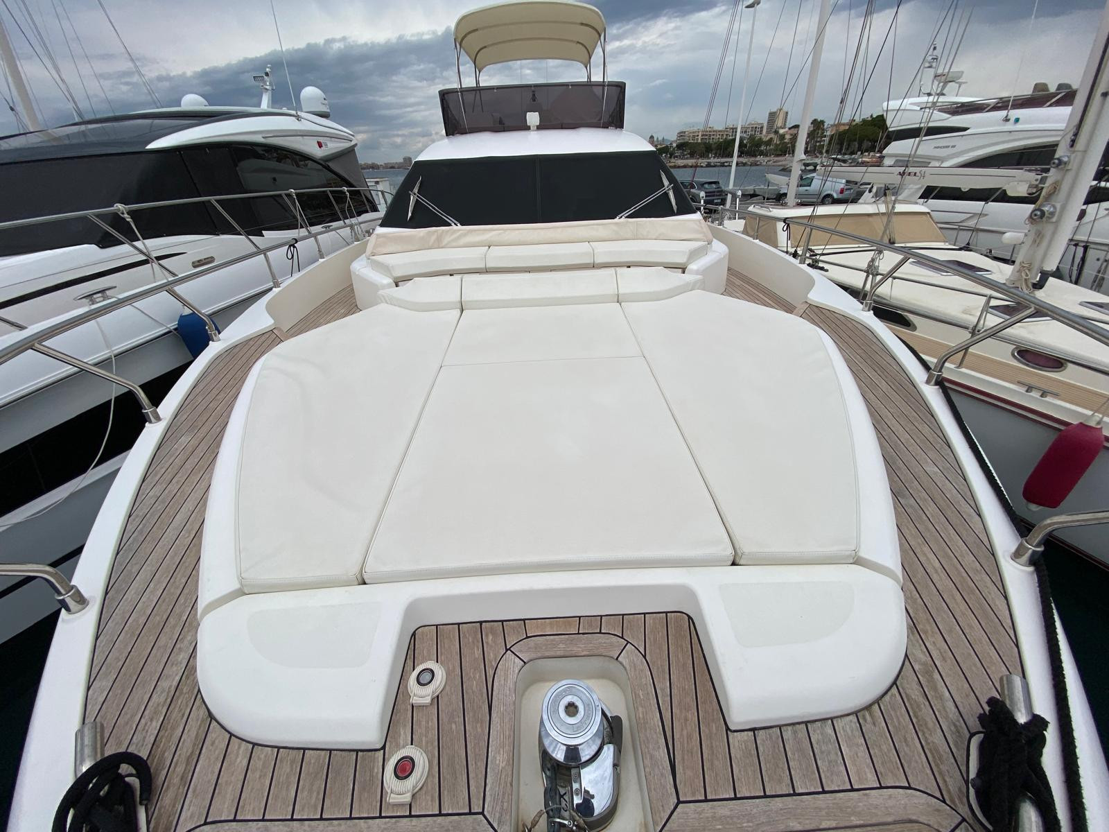 Picture 22 FERRETTI 550