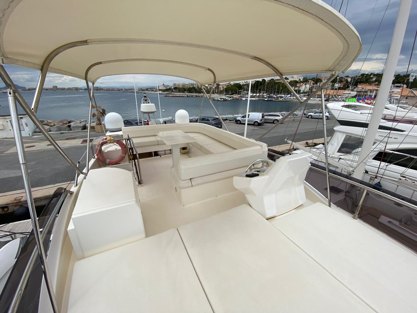 Picture 23 FERRETTI 550