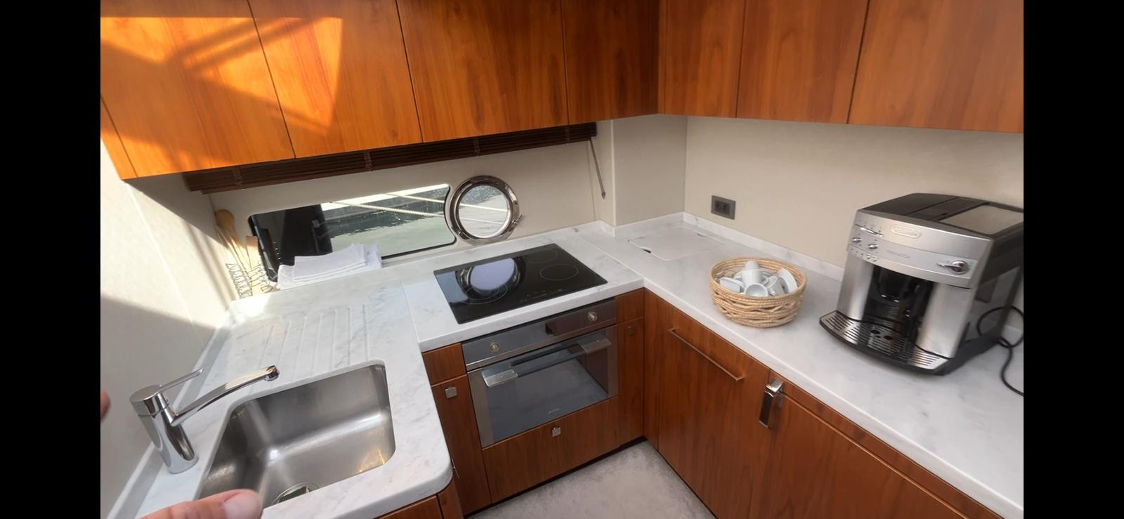 Picture 25 Sunseeker Predator 57