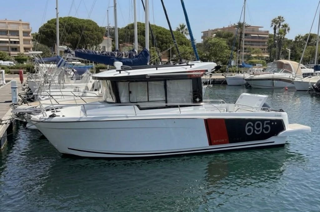 Background BENETEAU MERRY FISHER 695 SPORT S2