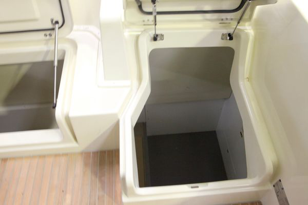 Picture 11 BENETEAU MONTE CARLO 5 S