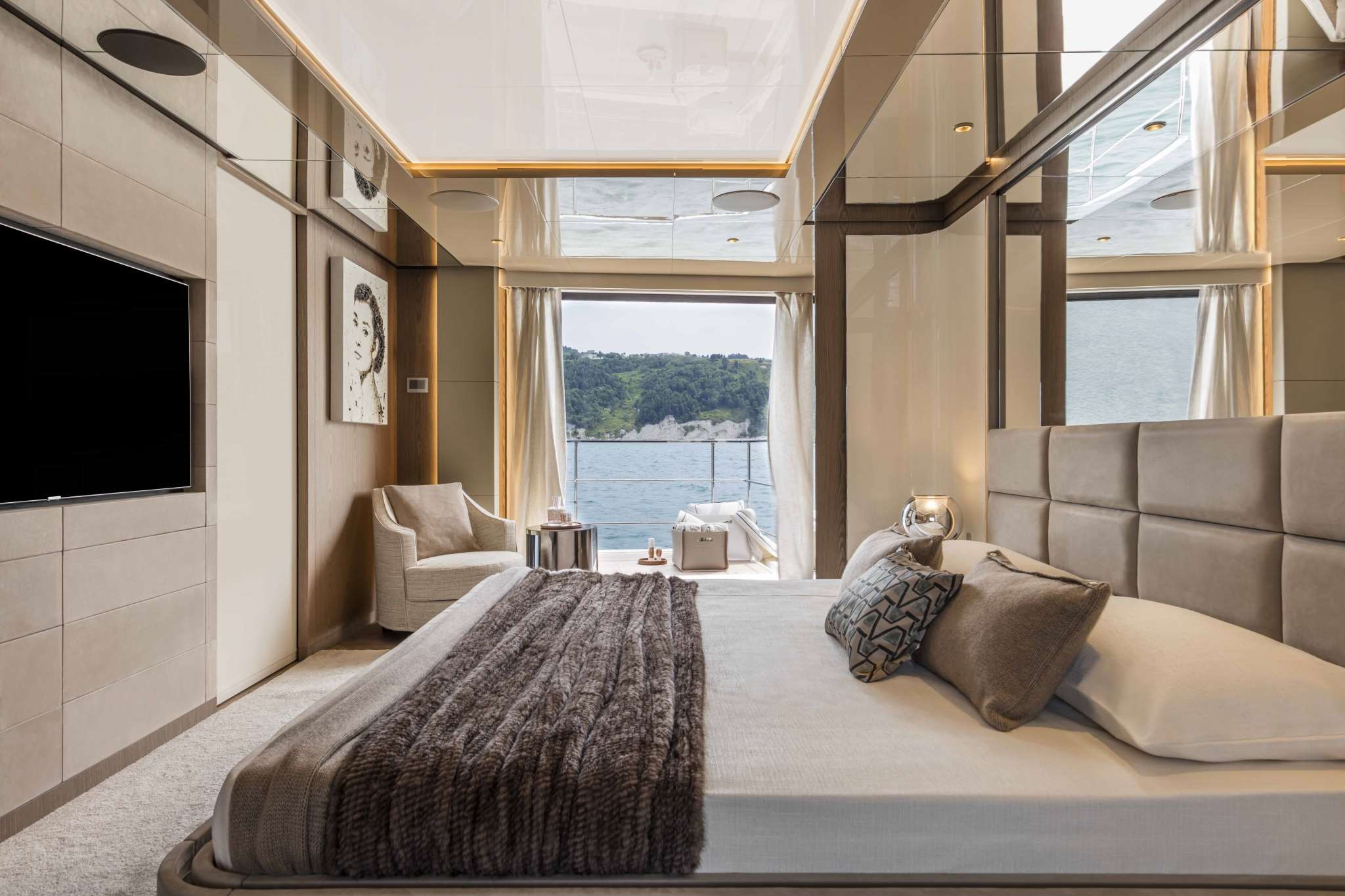 Custom Line 106' neuf en vente chez JMA Yachting