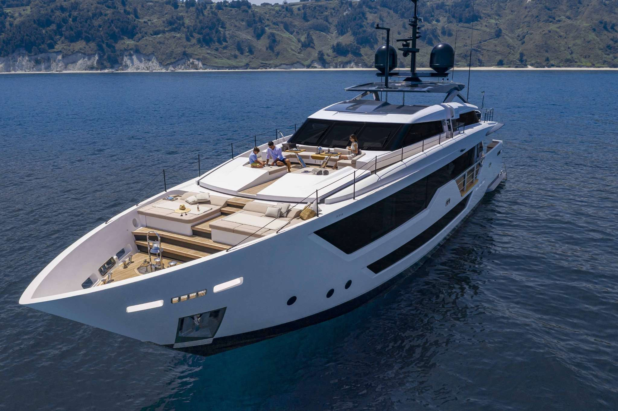 Custom Line 106' neuf en vente chez JMA Yachting