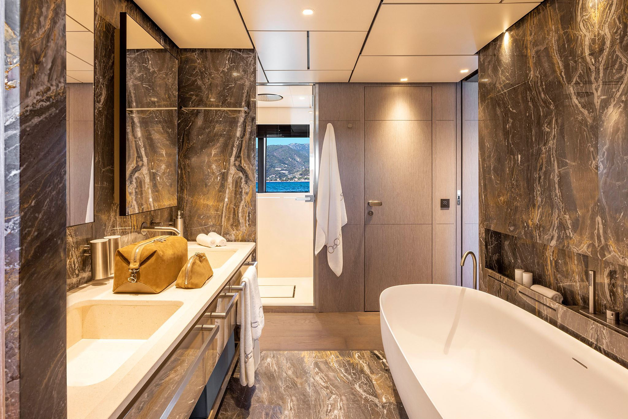 Custom Line 50 neuf en vente chez JMA Yachting