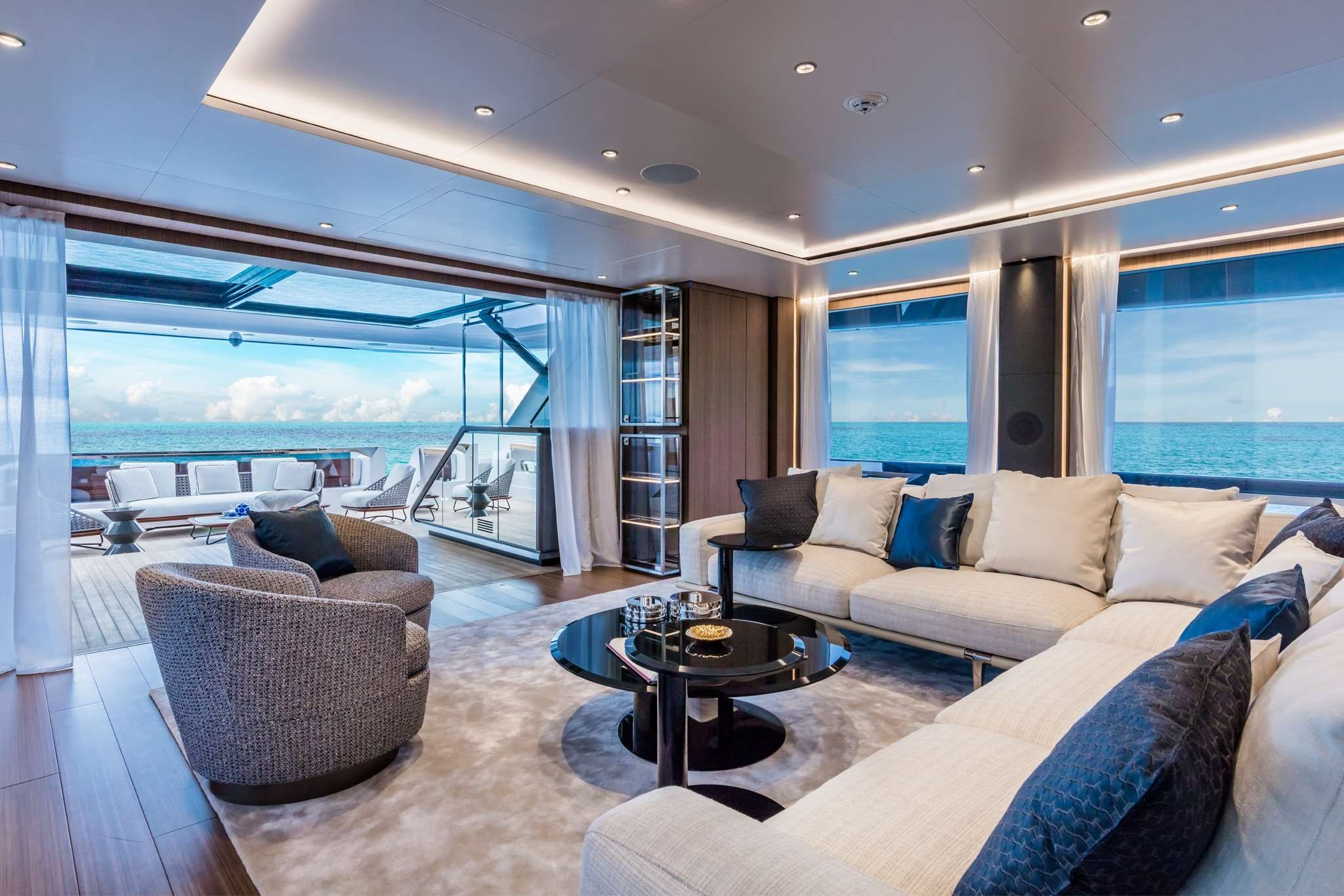 Custom Line 120' neuf en vente chez JMA Yachting