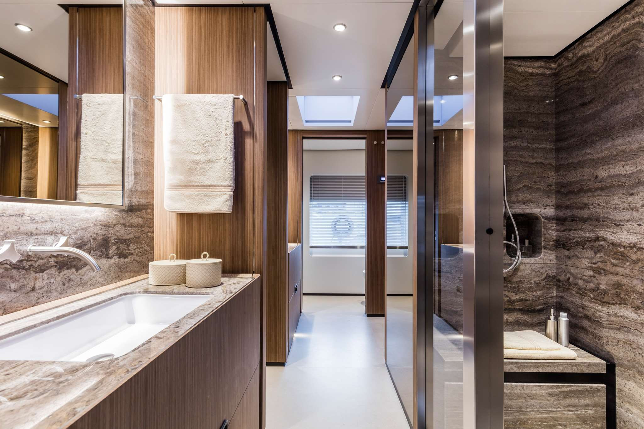 Custom Line 120' neuf en vente chez JMA Yachting