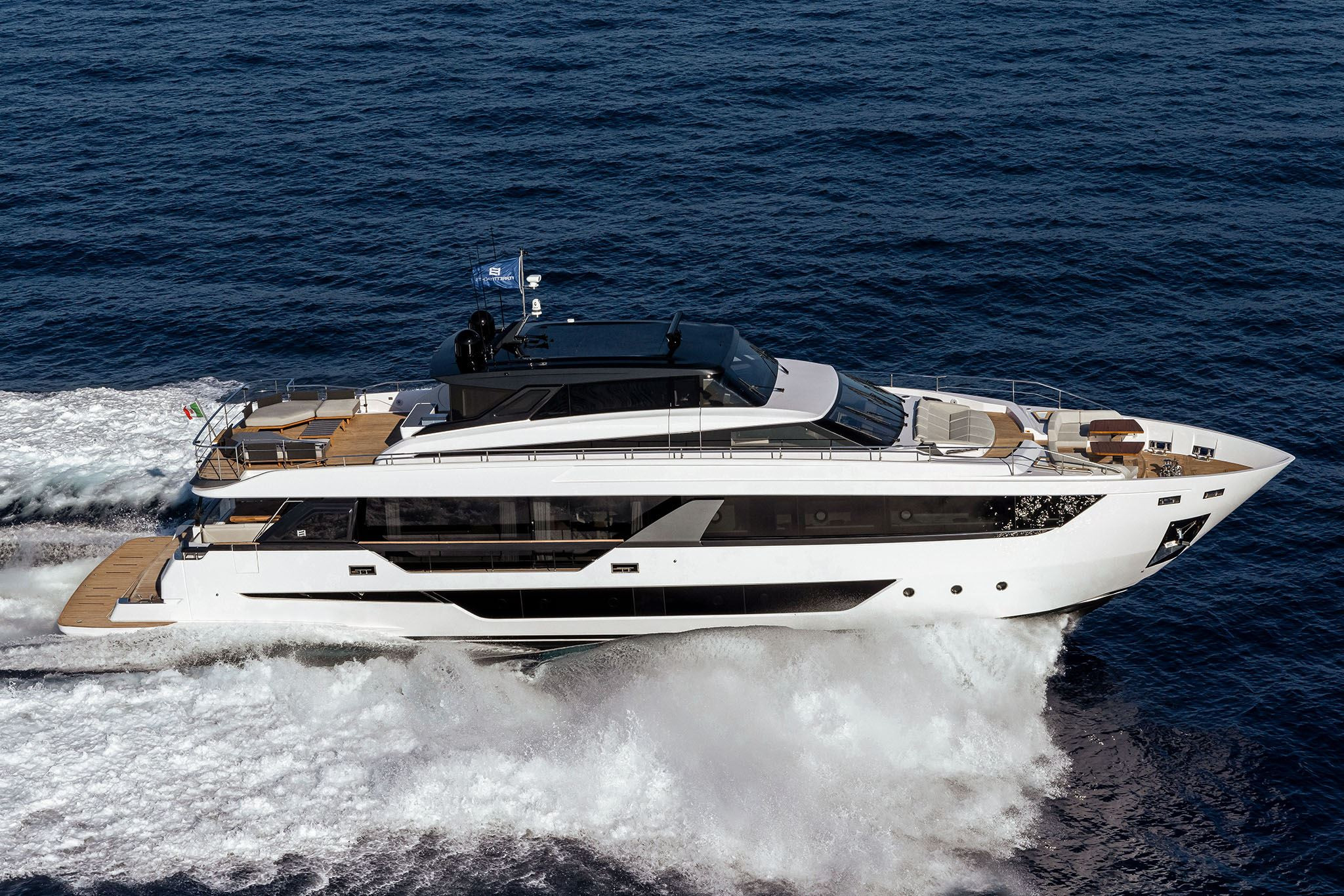 Ferretti Yachts 1000 Skydeck neuf en vente chez JMA Yachting