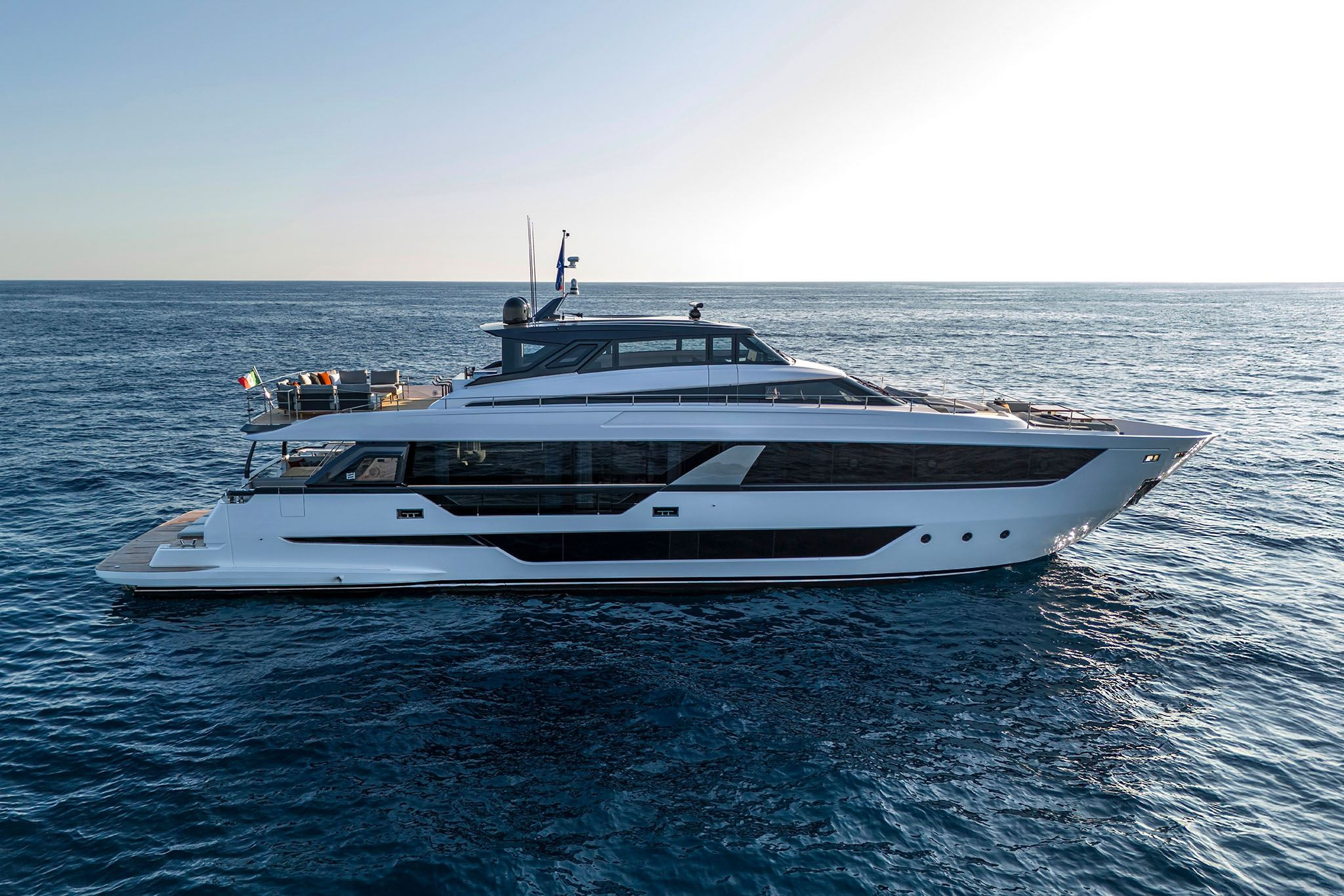 Ferretti Yachts 1000 Skydeck neuf en vente chez JMA Yachting