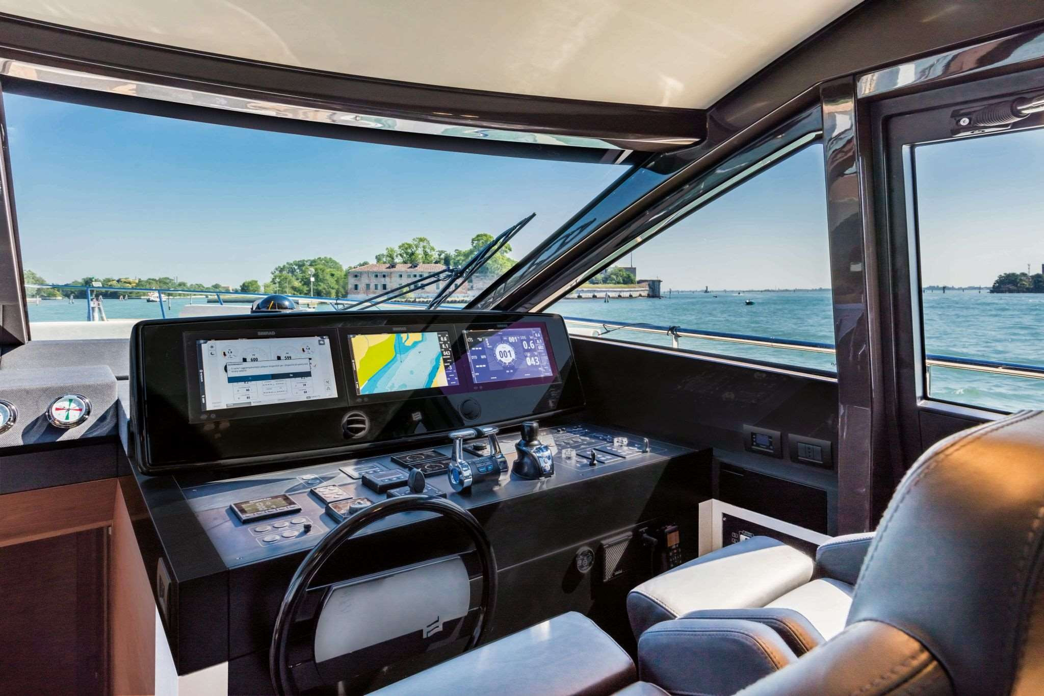 Ferretti Yachts 670 neuf en vente chez JMA Yachting