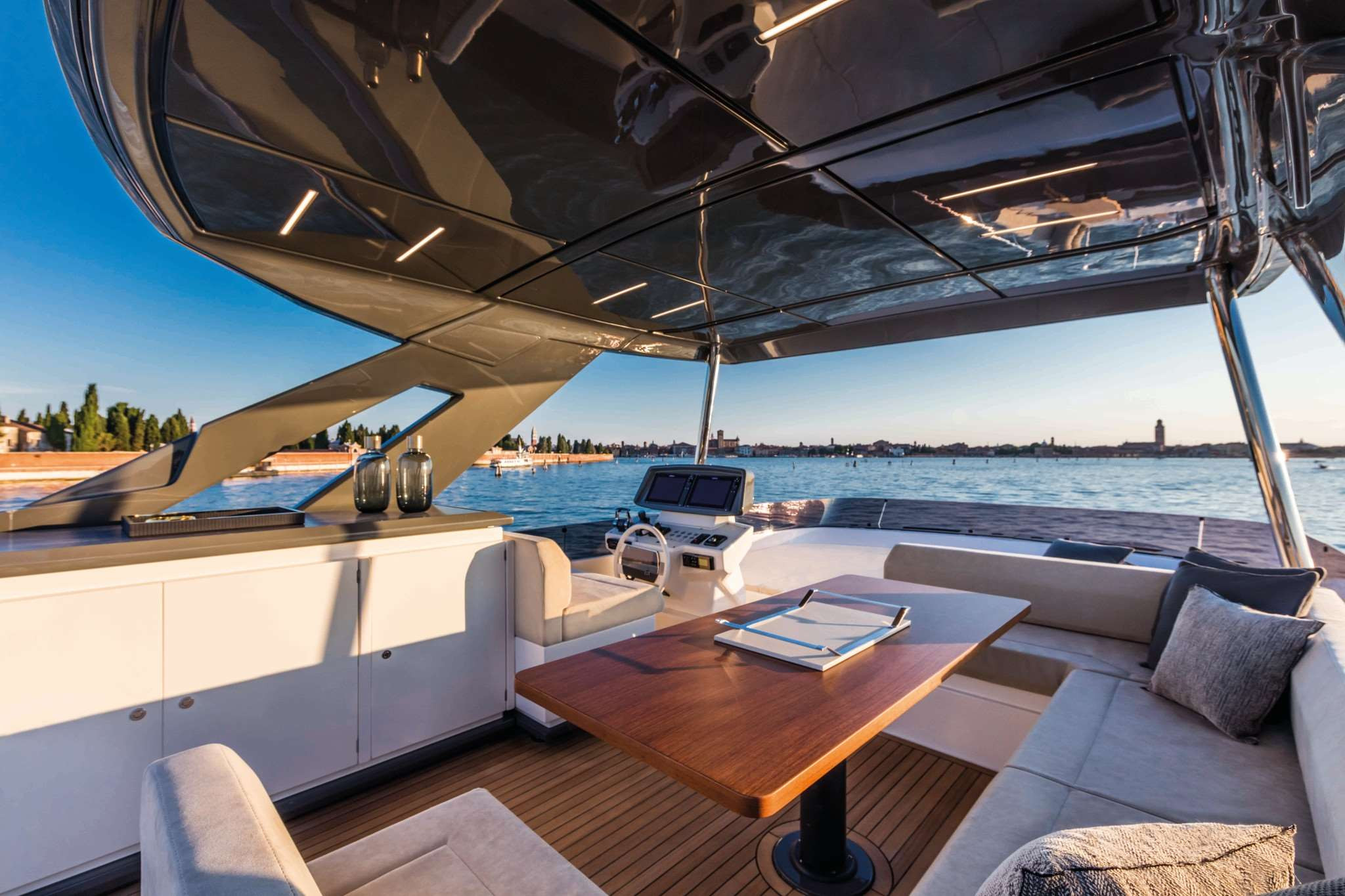Ferretti Yachts 670 neuf en vente chez JMA Yachting