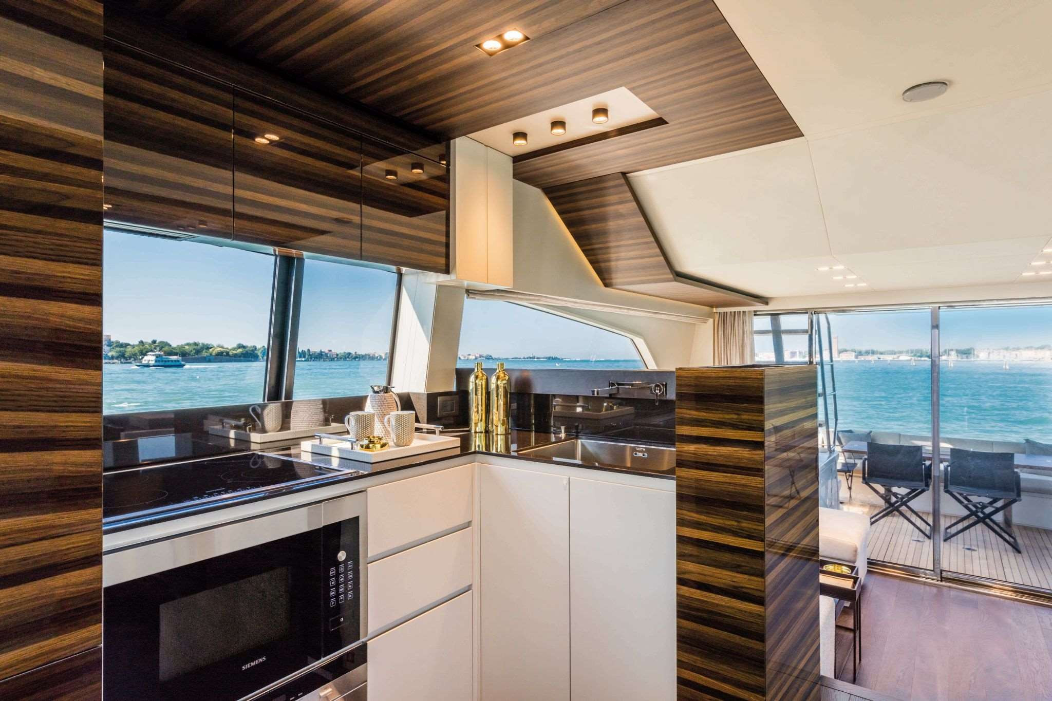 Ferretti Yachts 670 neuf en vente chez JMA Yachting