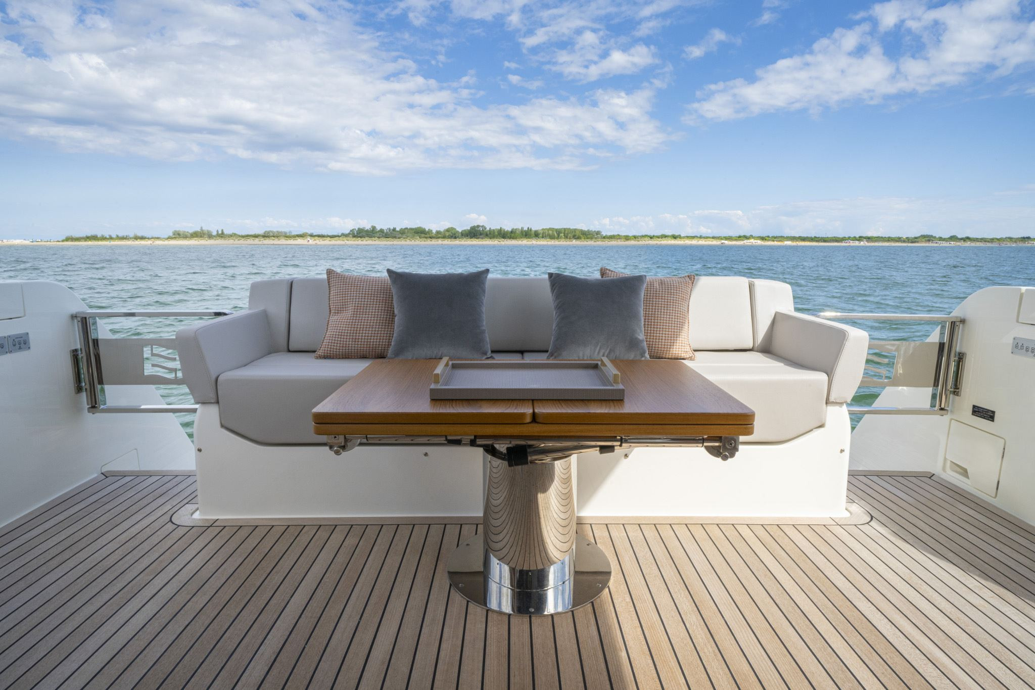 Ferretti Yachts 500 neuf en vente chez JMA Yachting