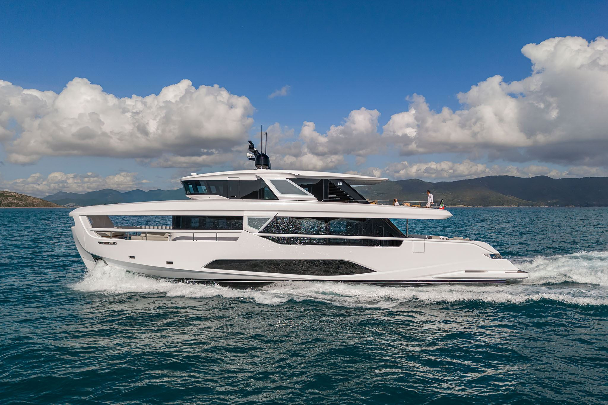 Infynito 90 neuf en vente chez JMA Yachting