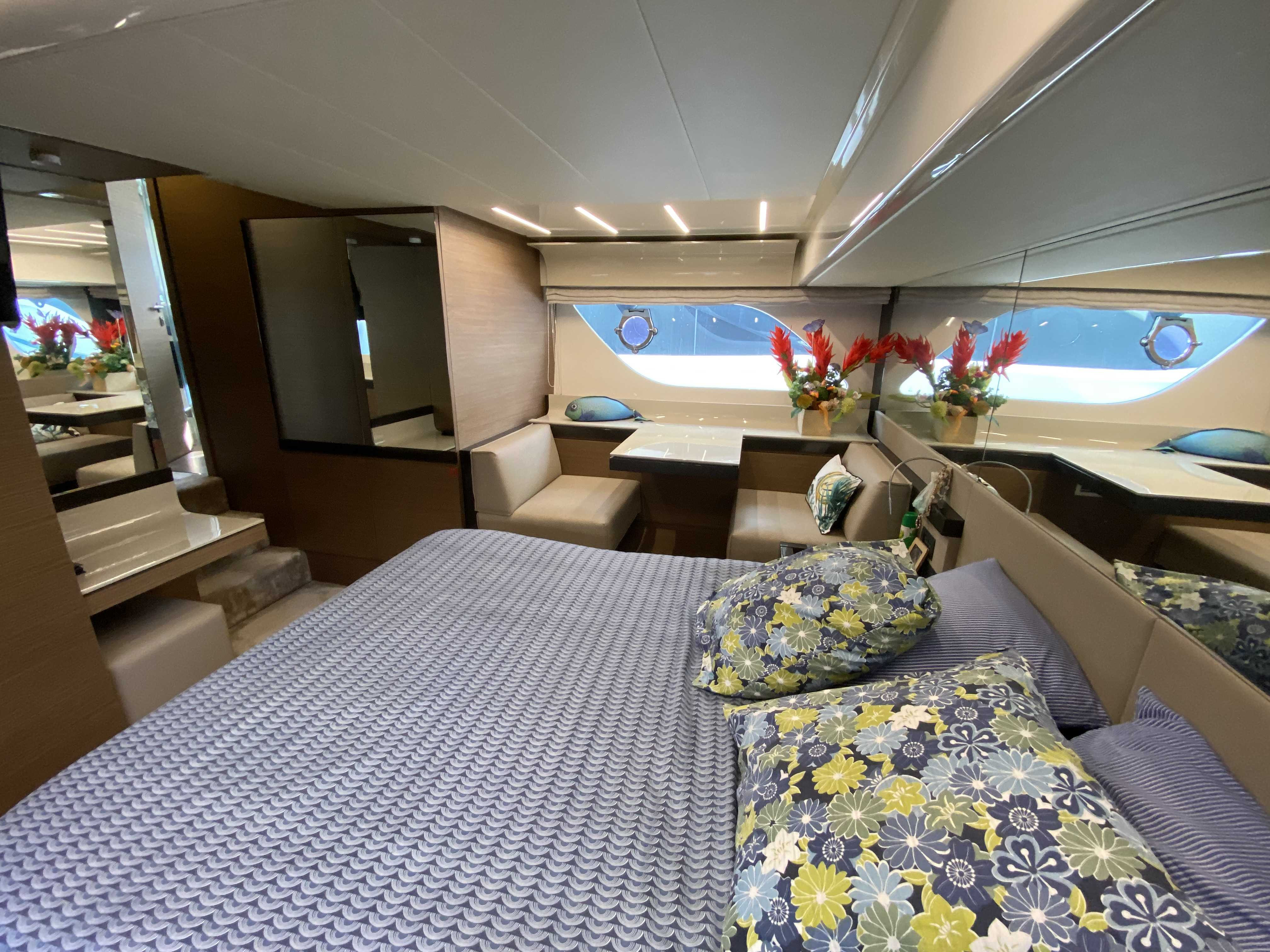 Picture 7 FERRETTI 550