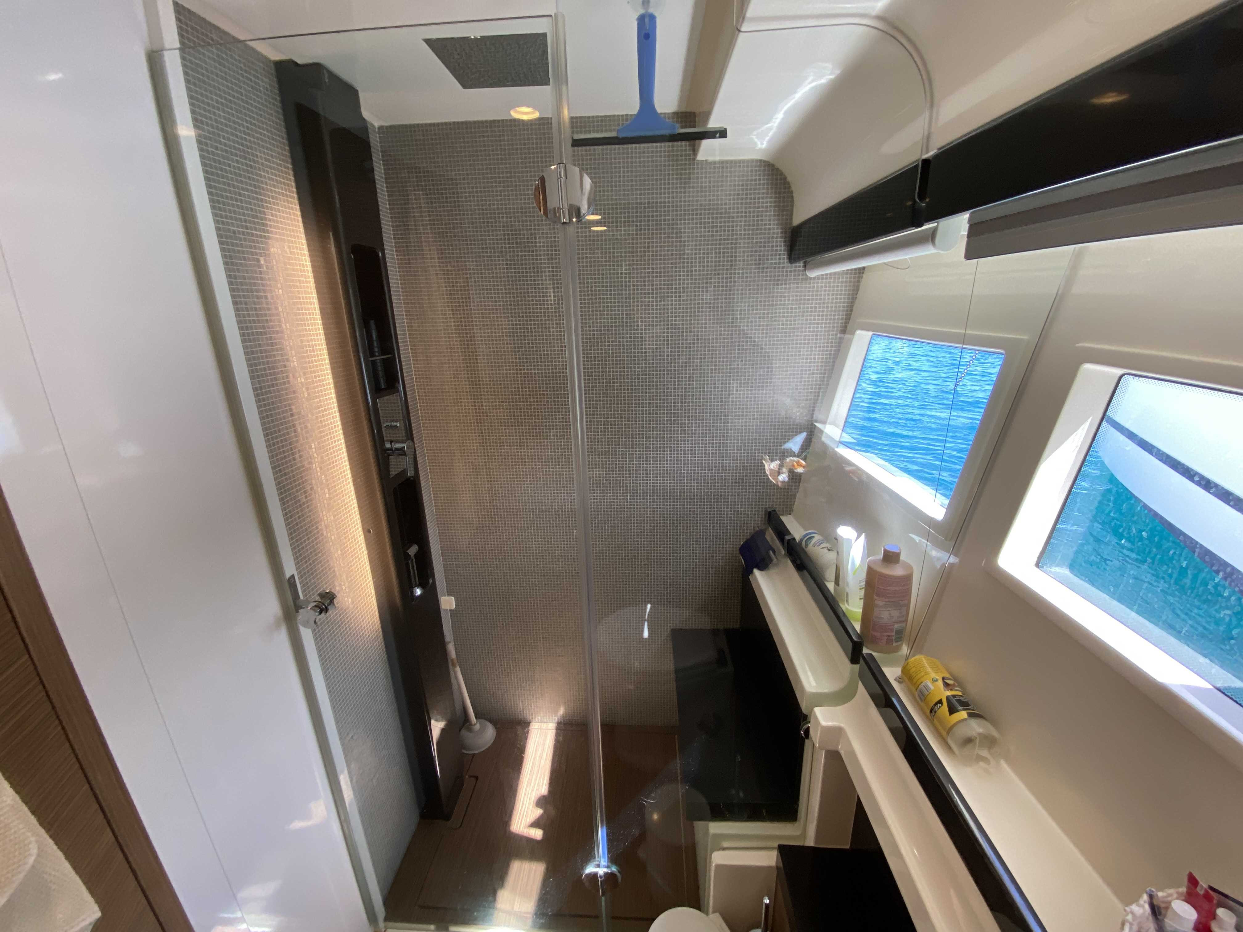 Picture 9 FERRETTI 550