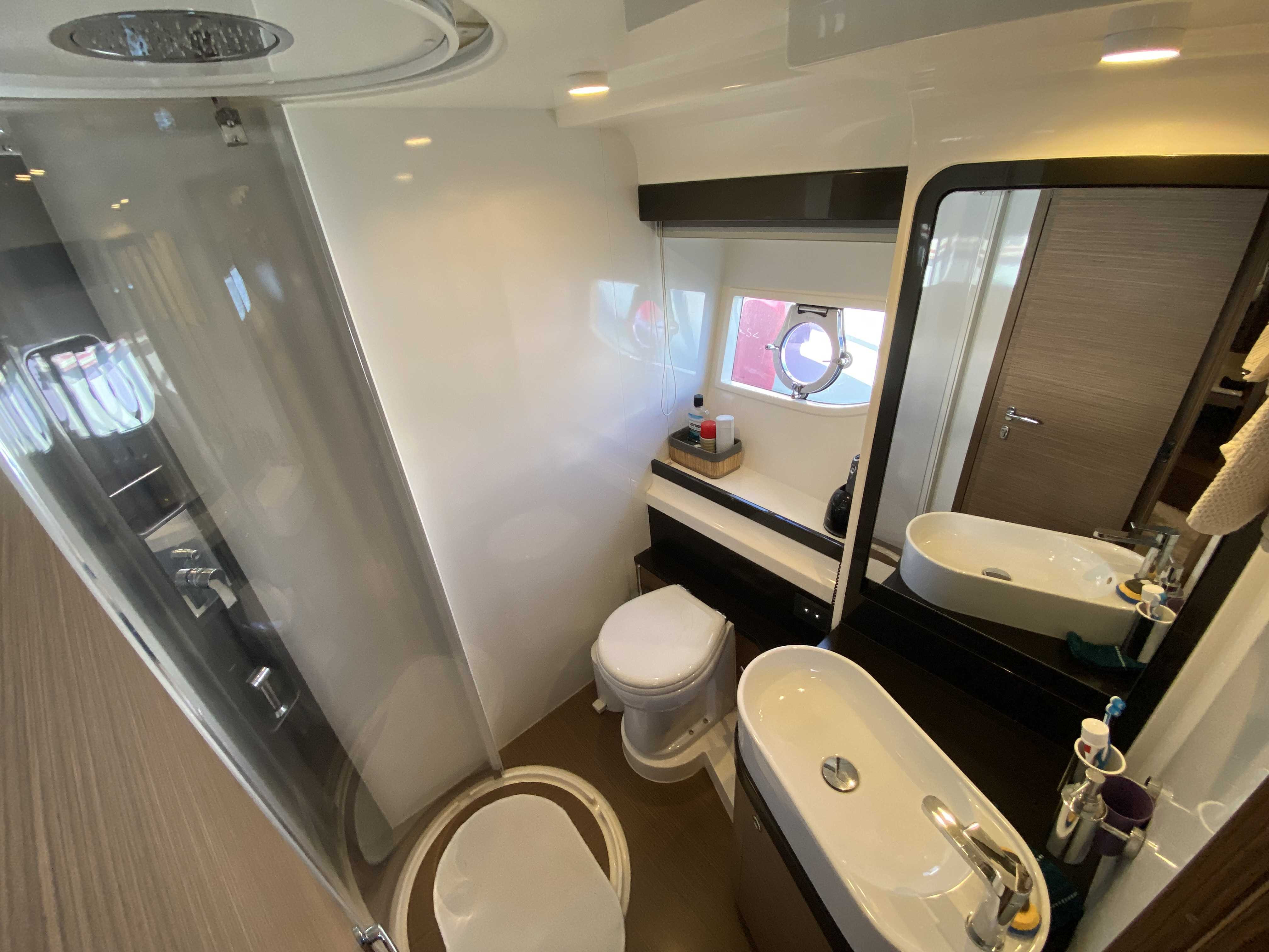 Picture 10 FERRETTI 550